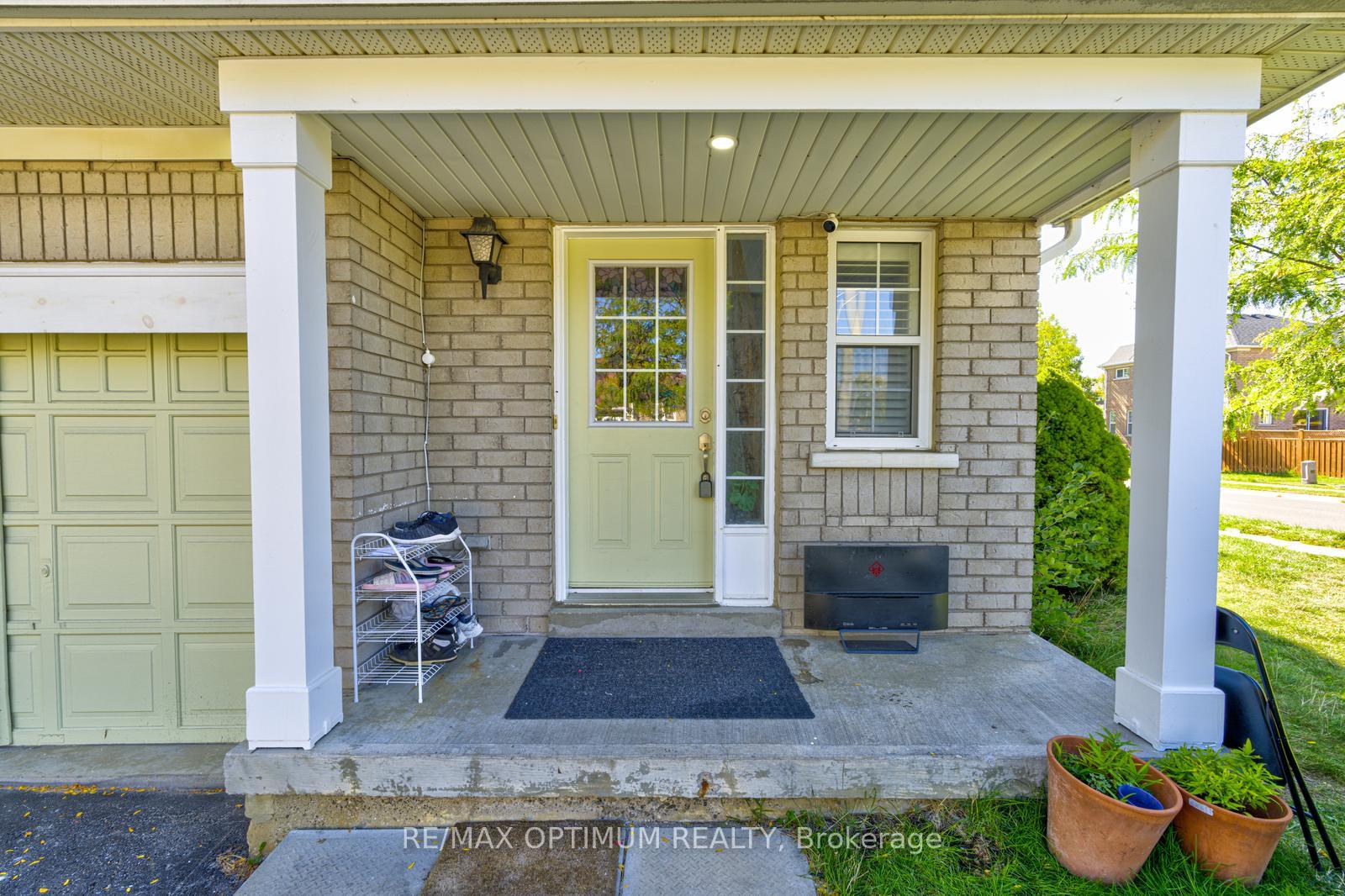 Photo 3 of 2 Clovercrest Drive, Brampton, Fletcher's Meadow — HOMEH