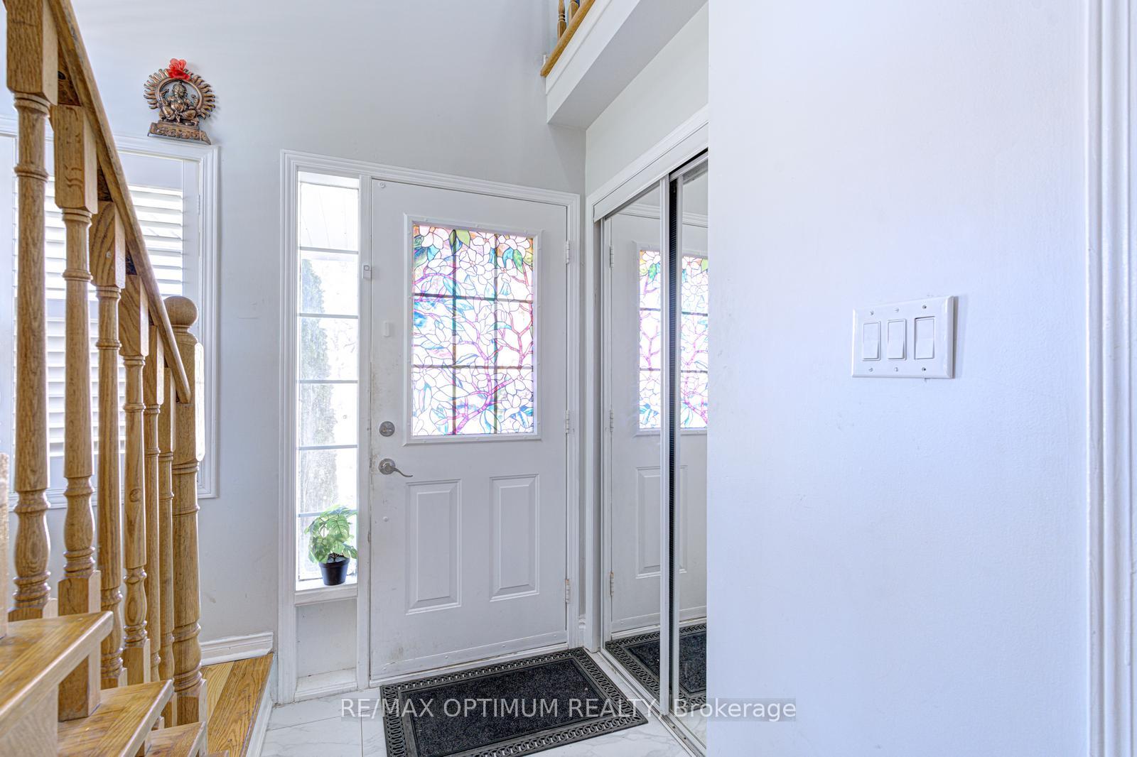 Photo 8 of 2 Clovercrest Drive, Brampton, Fletcher's Meadow — HOMEH