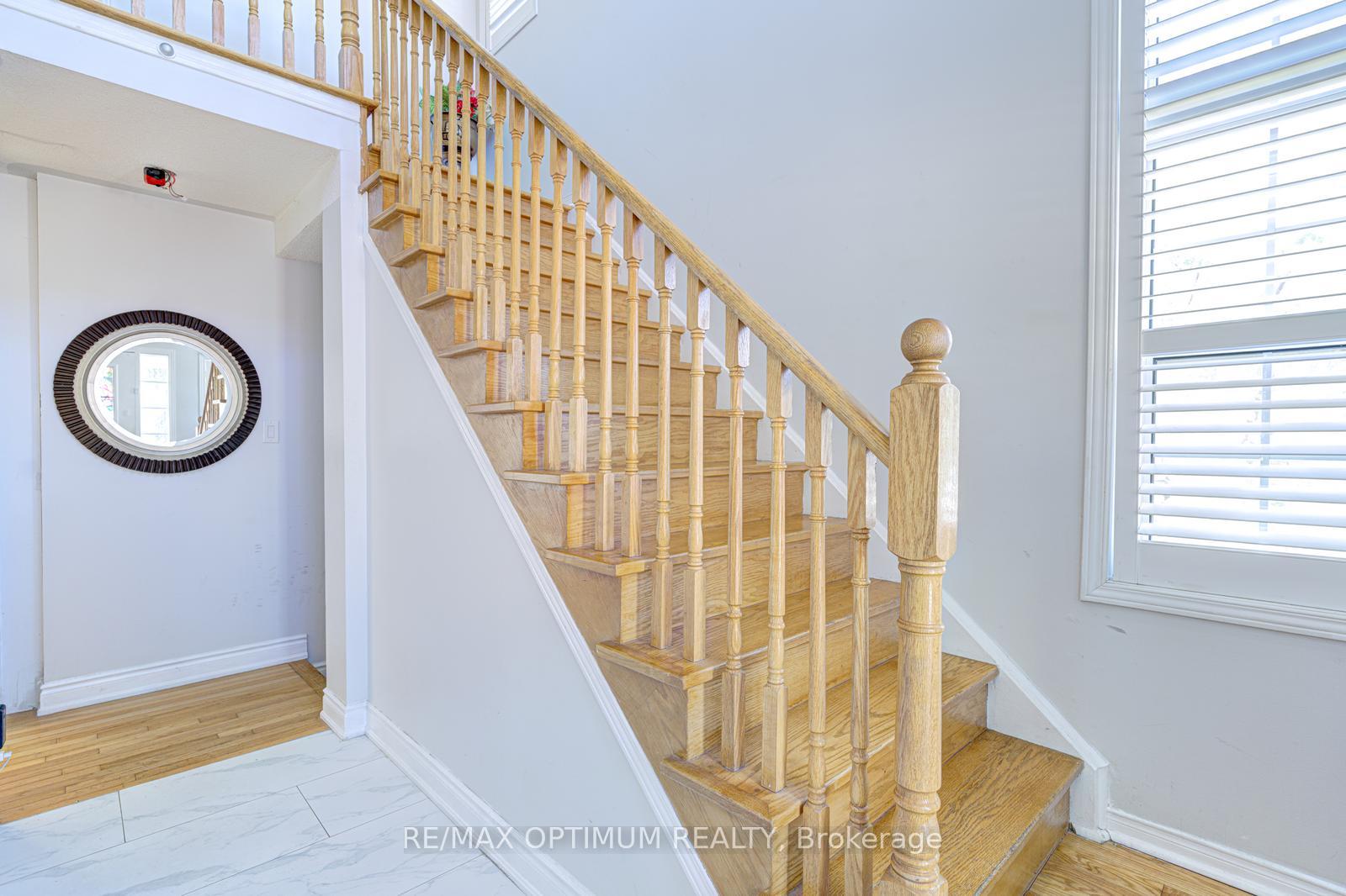 Photo 4 of 2 Clovercrest Drive, Brampton, Fletcher's Meadow — HOMEH