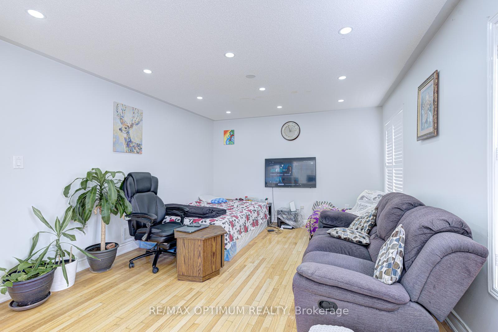 Photo 9 of 2 Clovercrest Drive, Brampton, Fletcher's Meadow — HOMEH