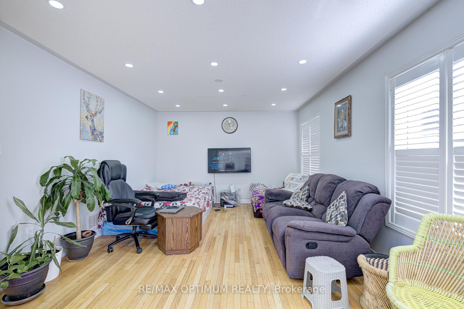 Photo 12 of 2 Clovercrest Drive, Brampton, Fletcher's Meadow — HOMEH