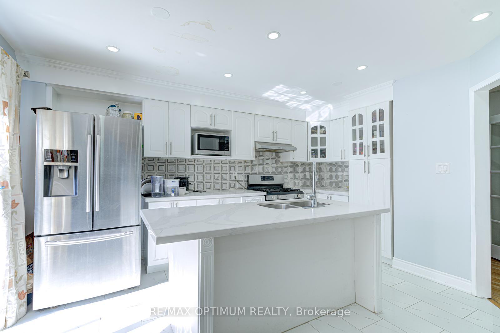 Photo 10 of 2 Clovercrest Drive, Brampton, Fletcher's Meadow — HOMEH