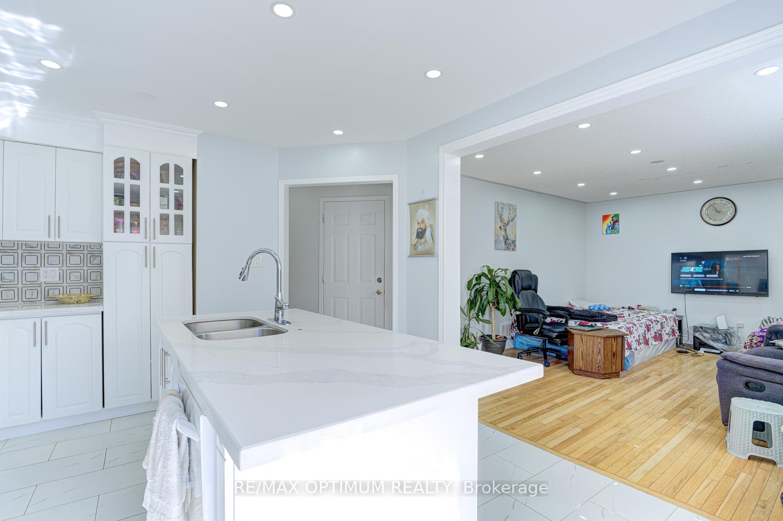 Photo 19 of 2 Clovercrest Drive, Brampton, Fletcher's Meadow — HOMEH