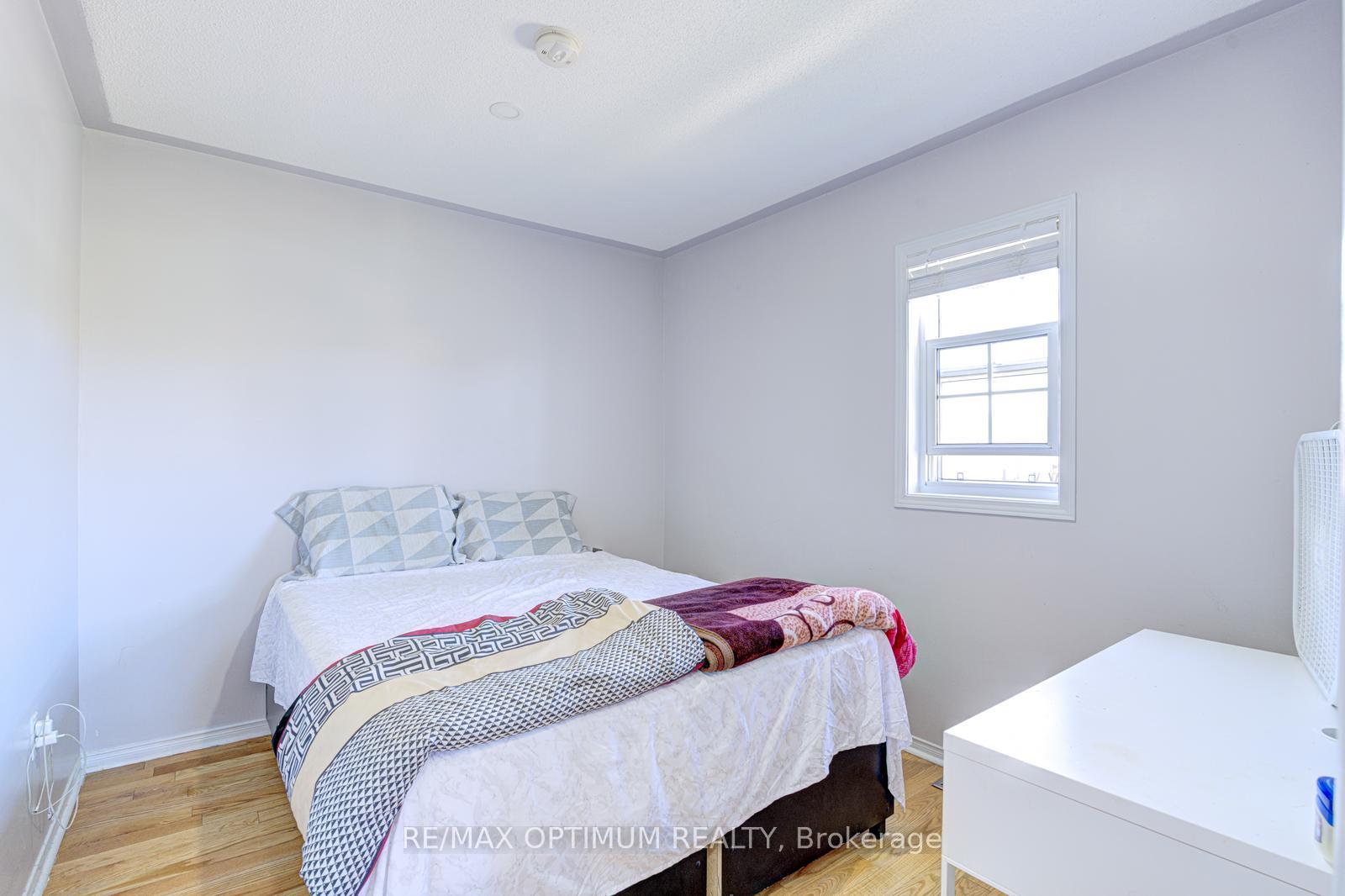 Photo 11 of 2 Clovercrest Drive, Brampton, Fletcher's Meadow — HOMEH