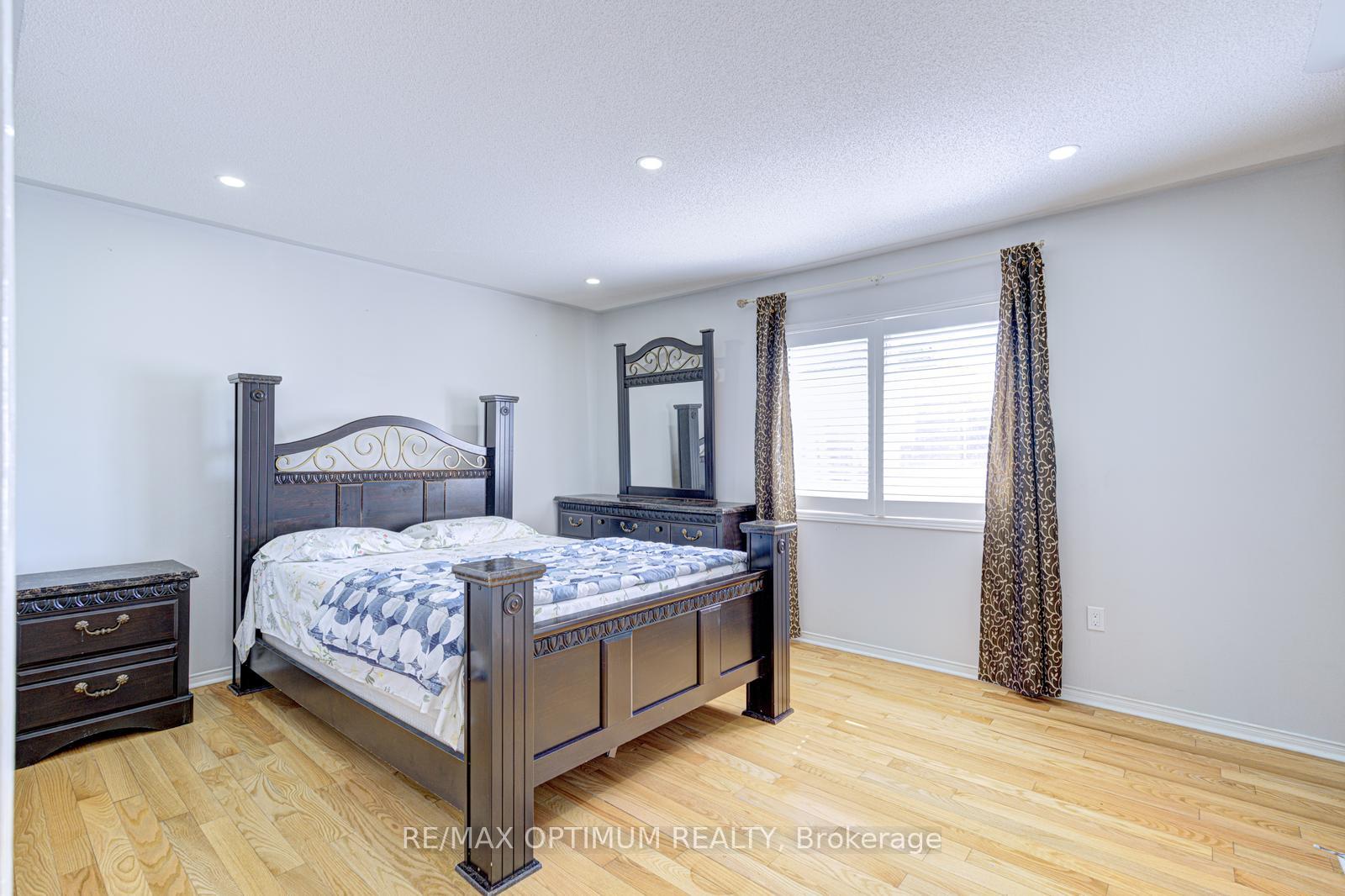 Photo 17 of 2 Clovercrest Drive, Brampton, Fletcher's Meadow — HOMEH