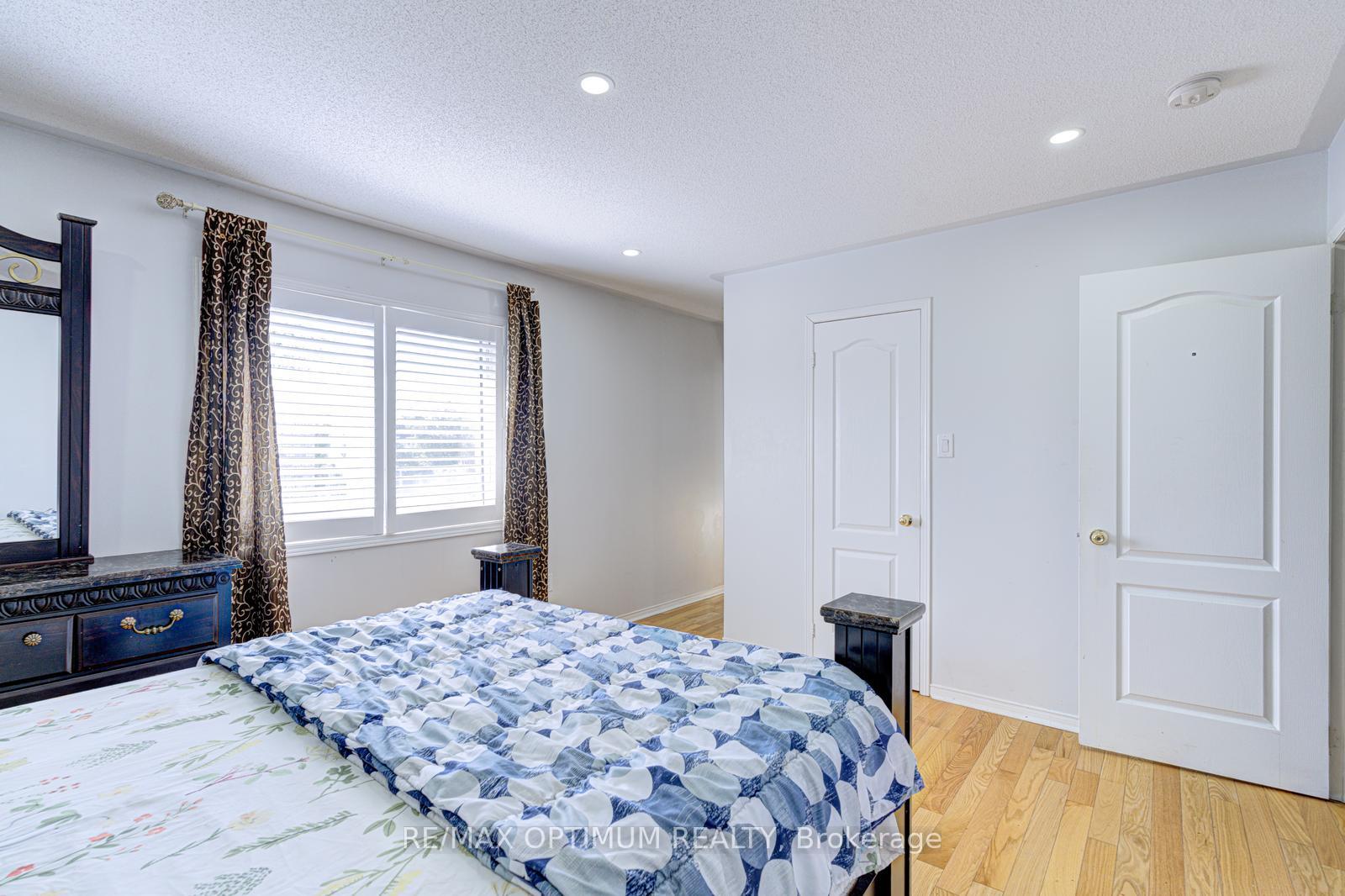 Photo 20 of 2 Clovercrest Drive, Brampton, Fletcher's Meadow — HOMEH