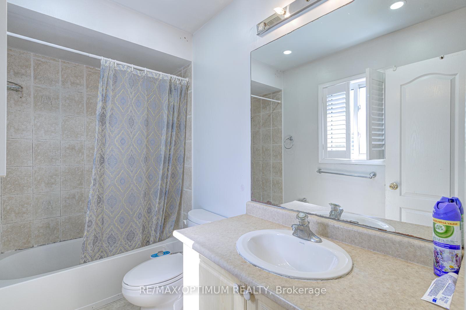 Photo 23 of 2 Clovercrest Drive, Brampton, Fletcher's Meadow — HOMEH