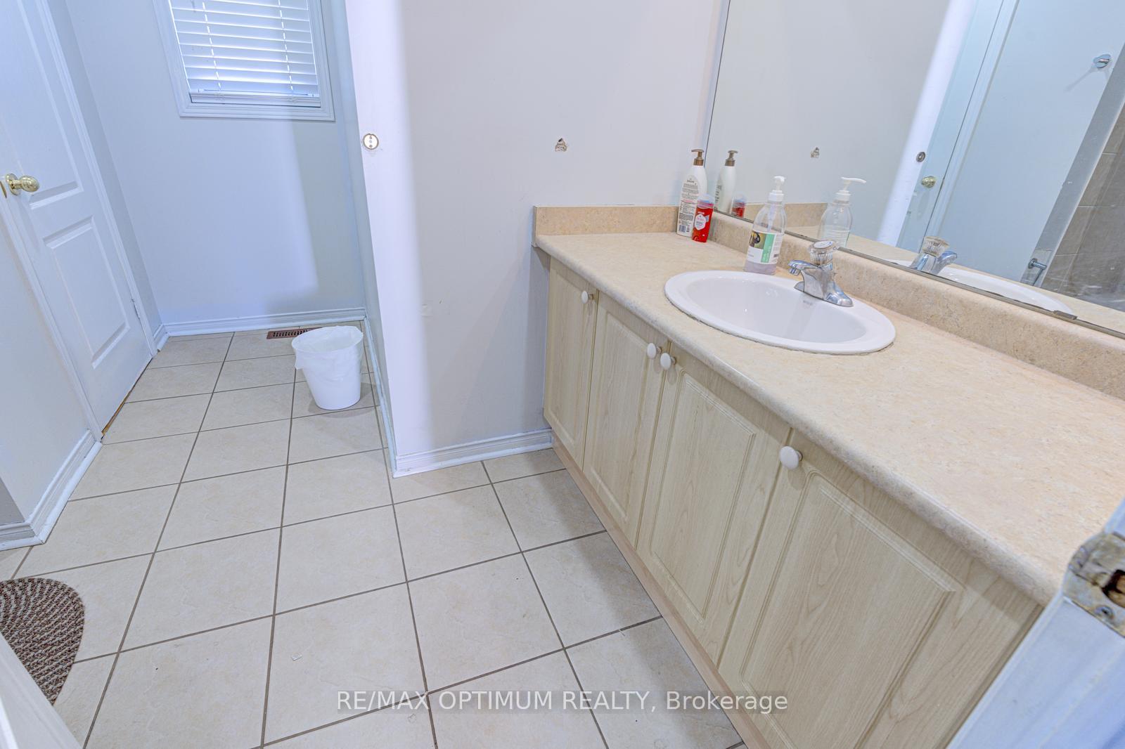 Photo 16 of 2 Clovercrest Drive, Brampton, Fletcher's Meadow — HOMEH