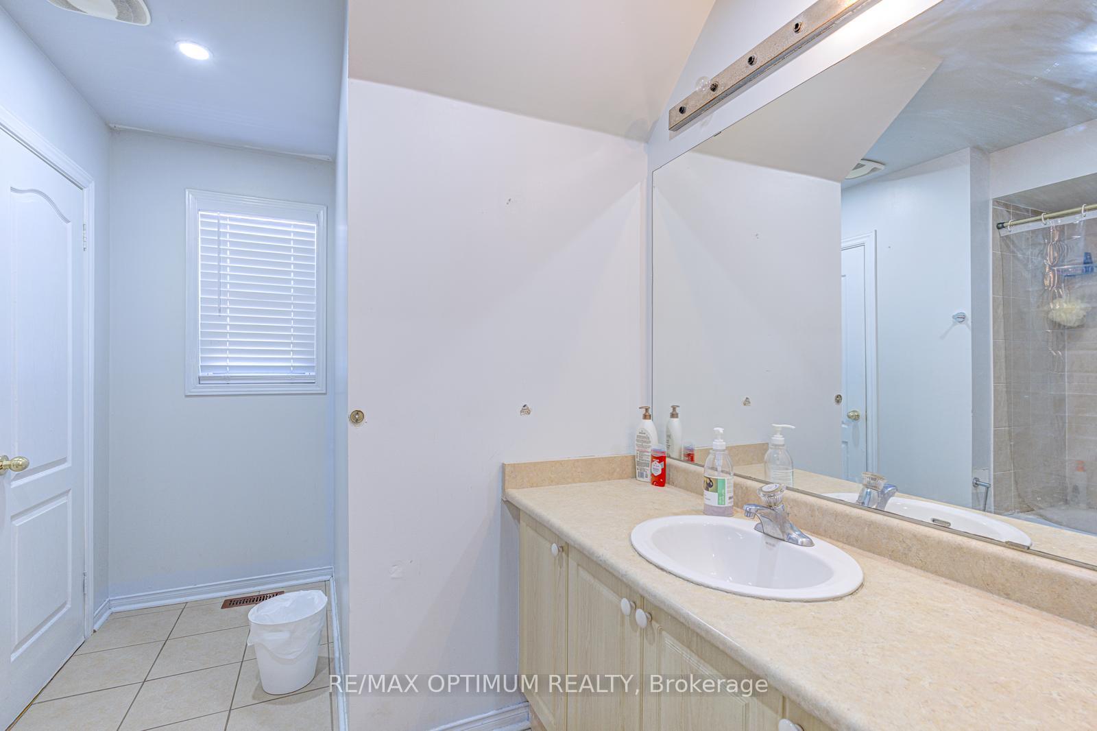 Photo 18 of 2 Clovercrest Drive, Brampton, Fletcher's Meadow — HOMEH