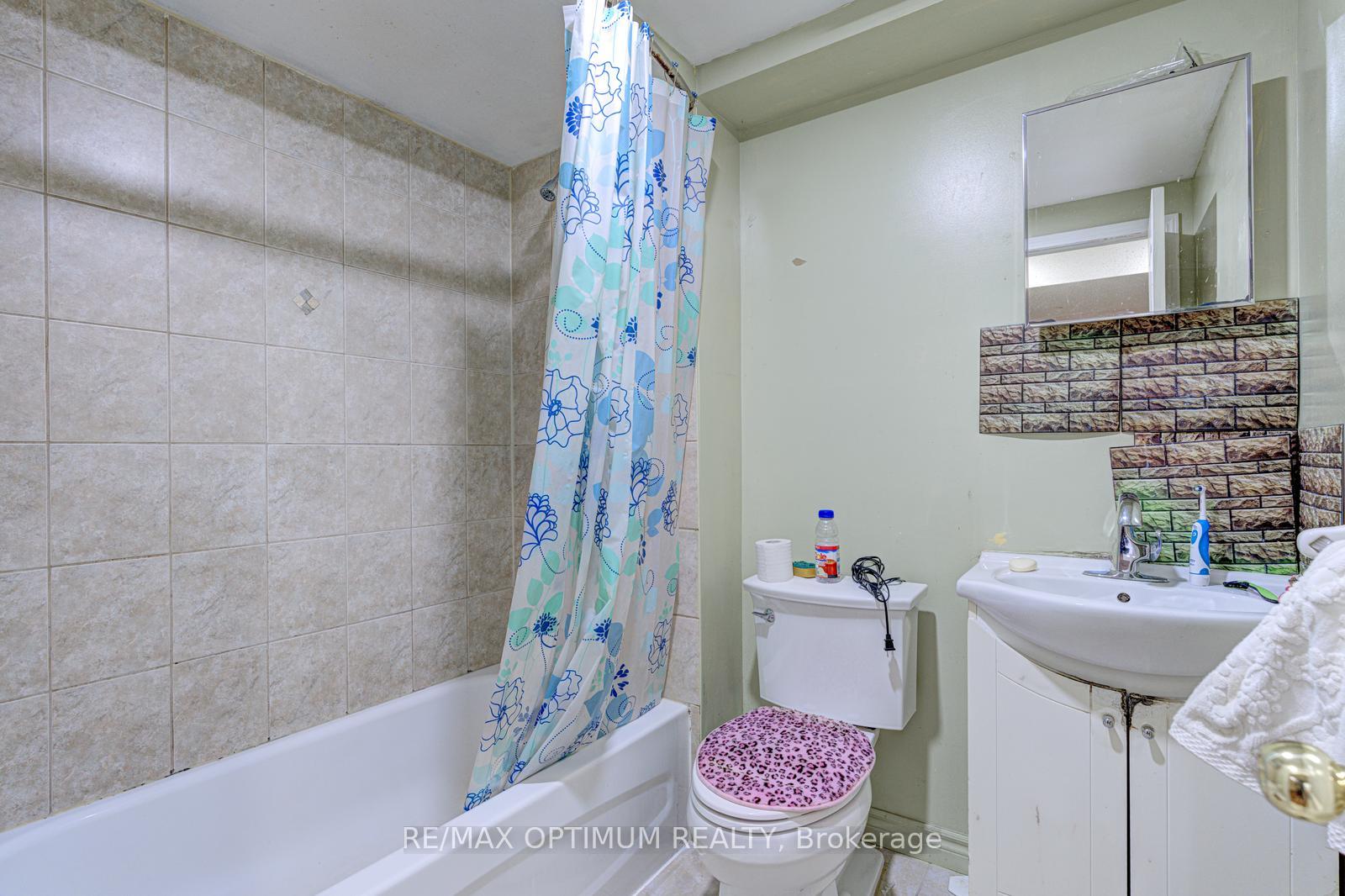 Photo 27 of 2 Clovercrest Drive, Brampton, Fletcher's Meadow — HOMEH