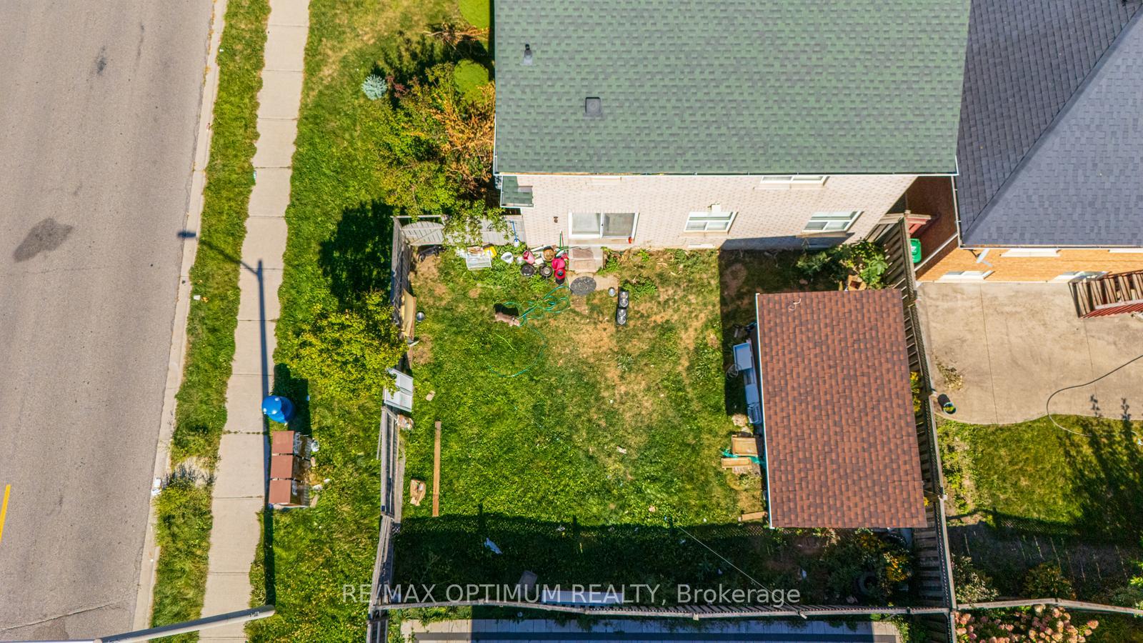 Photo 32 of 2 Clovercrest Drive, Brampton, Fletcher's Meadow — HOMEH