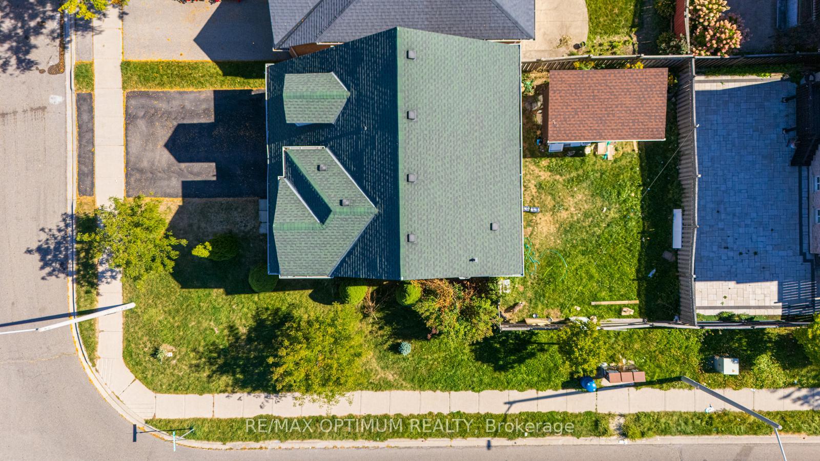 Photo 28 of 2 Clovercrest Drive, Brampton, Fletcher's Meadow — HOMEH