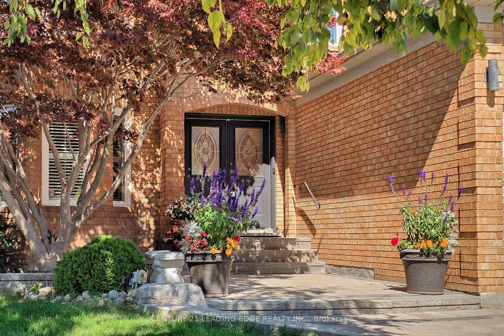 Photo 2 of 10 Macrill Road, Markham, Cachet — HOMEH