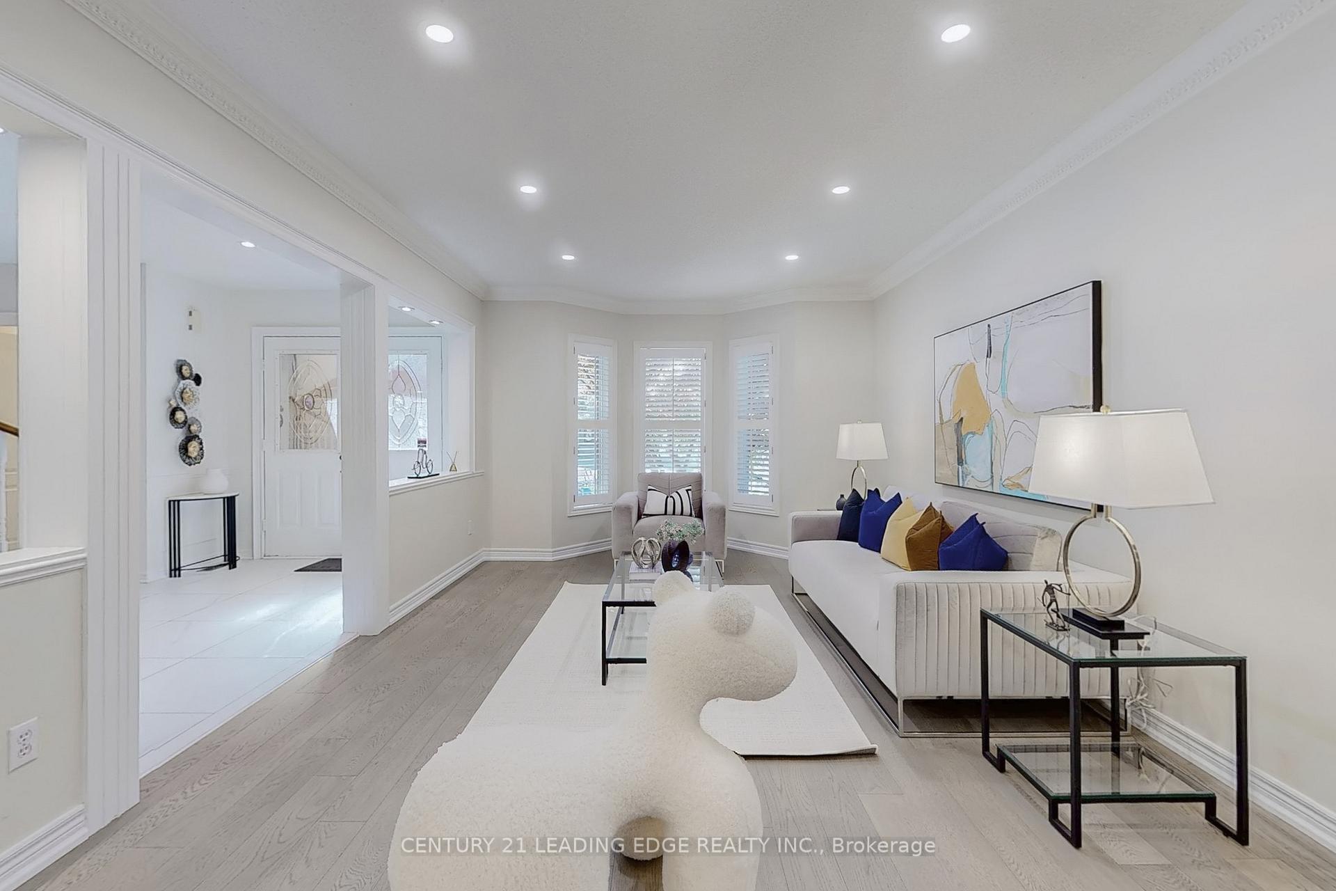 Photo 3 of 10 Macrill Road, Markham, Cachet — HOMEH