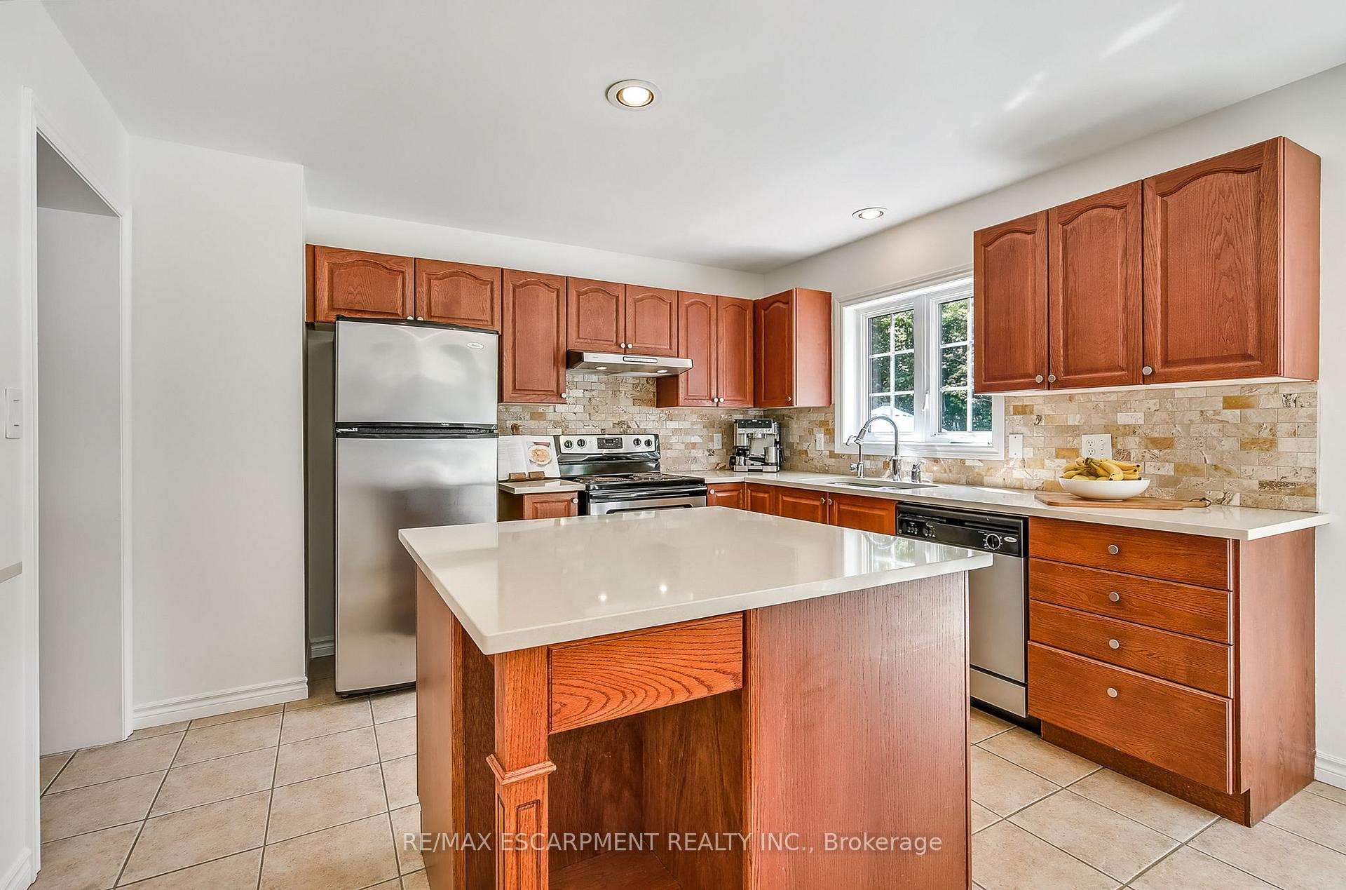 Photo 14 of 9 Valley Ridge Lane, Hamilton, Rural Flamborough — HOMEH