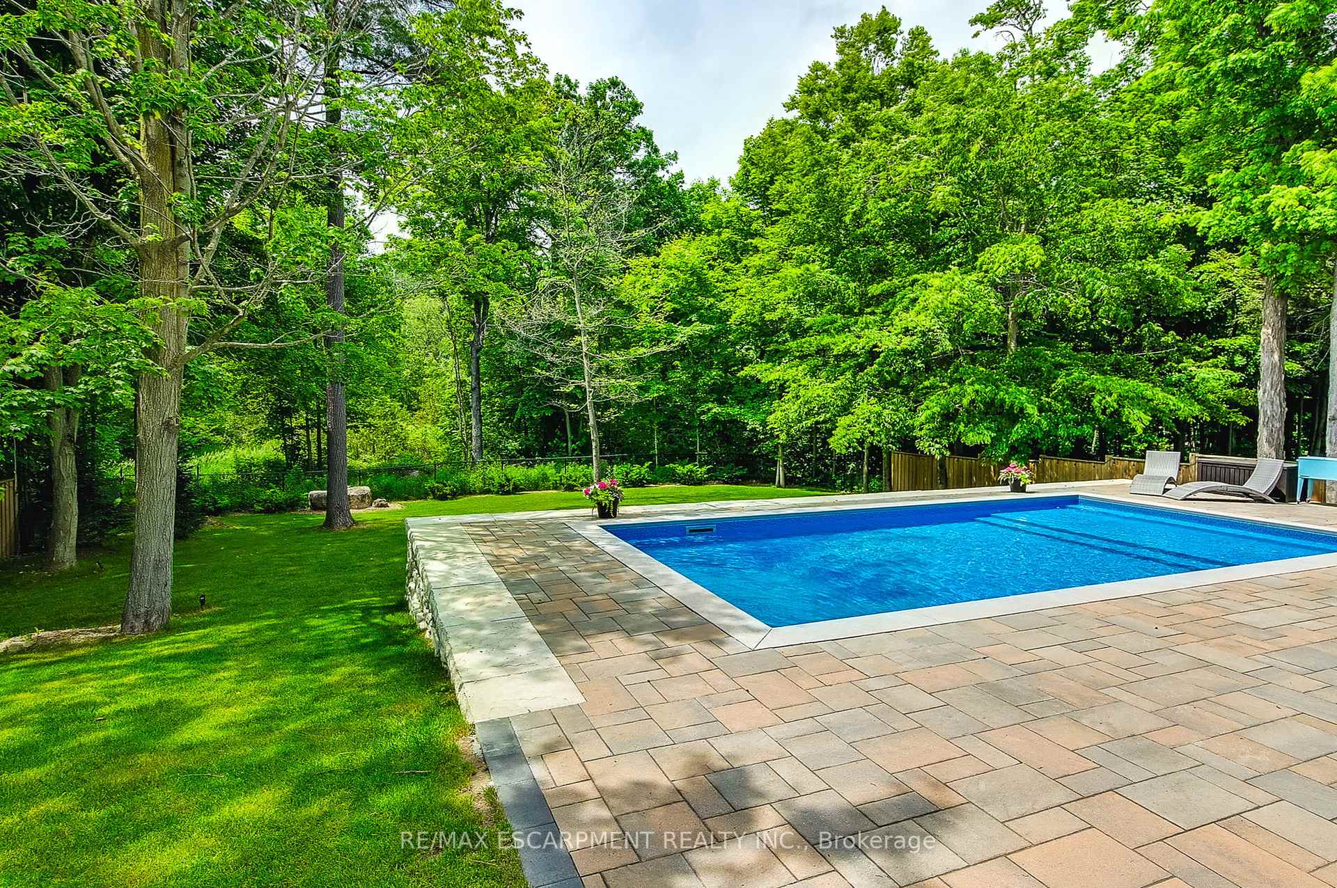 Photo 46 of 9 Valley Ridge Lane, Hamilton, Rural Flamborough — HOMEH