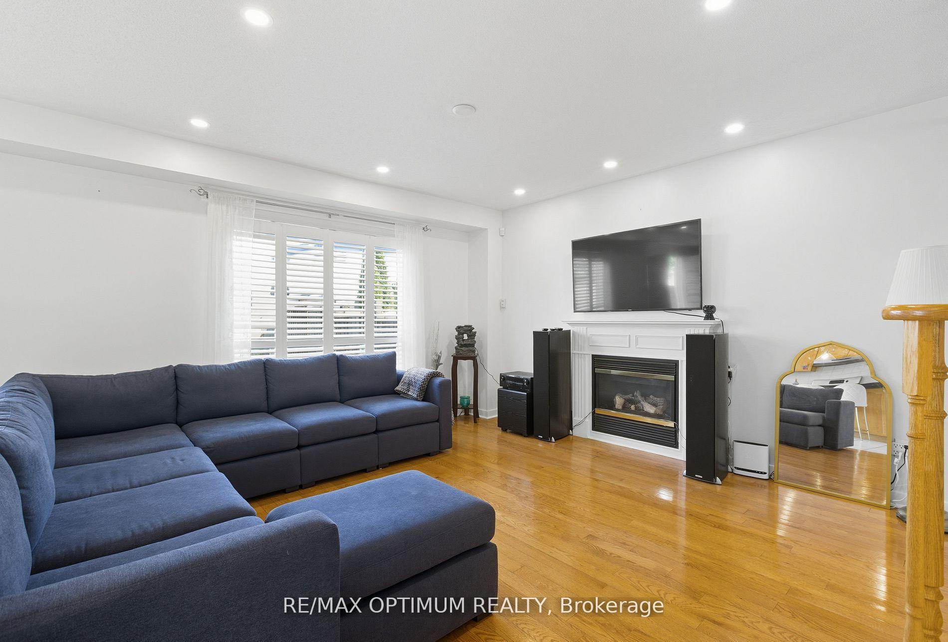 Photo 14 of 12 Robert Attersley Drive E, Whitby, Taunton North — HOMEH
