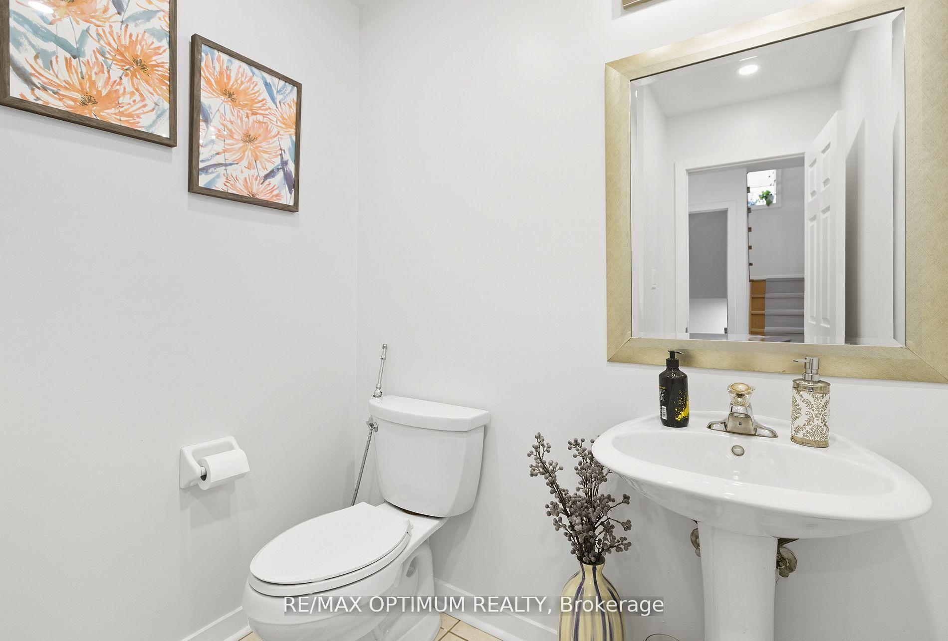 Photo 6 of 12 Robert Attersley Drive E, Whitby, Taunton North — HOMEH