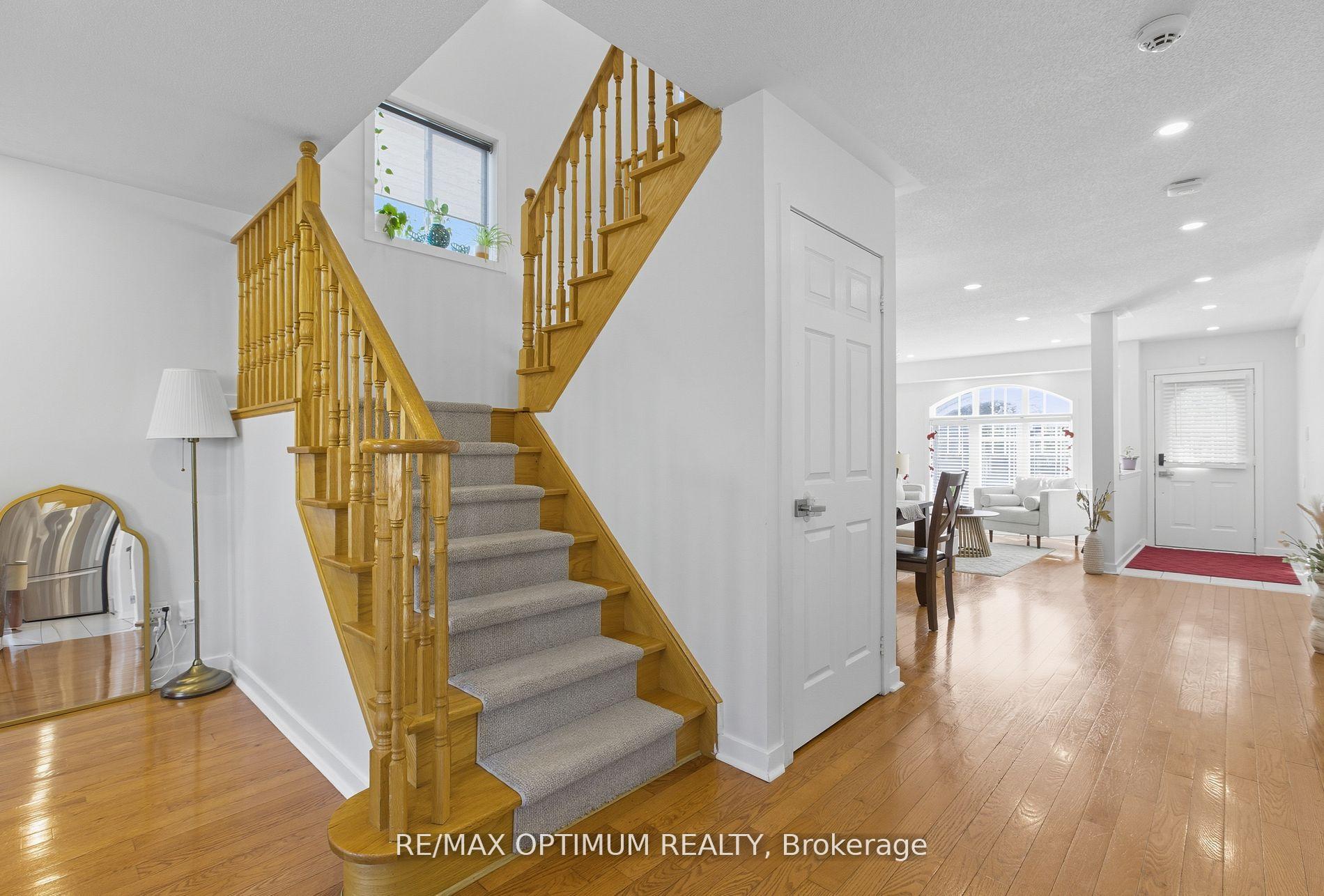 Photo 13 of 12 Robert Attersley Drive E, Whitby, Taunton North — HOMEH