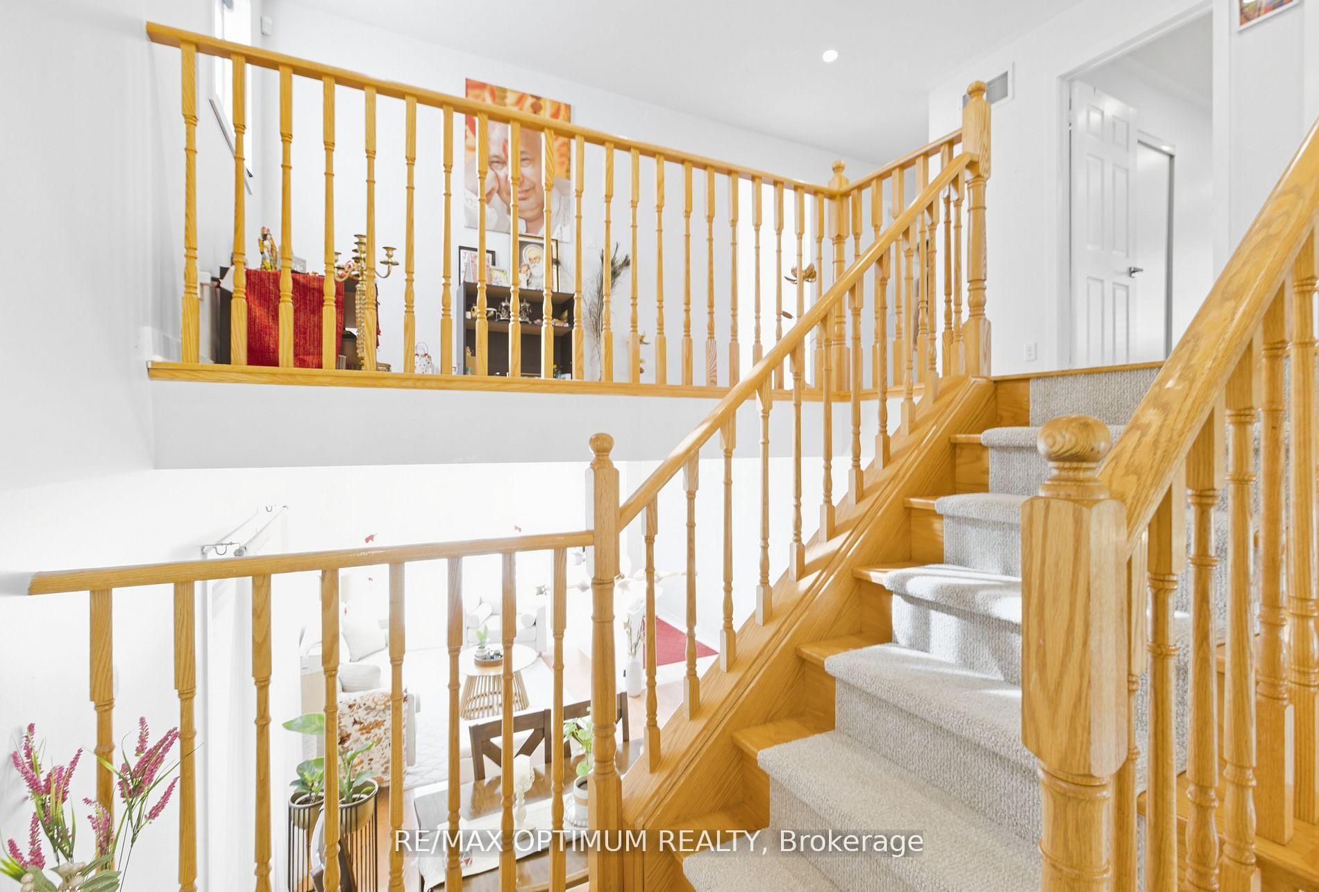 Photo 17 of 12 Robert Attersley Drive E, Whitby, Taunton North — HOMEH