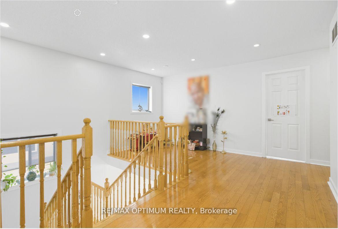 Photo 12 of 12 Robert Attersley Drive E, Whitby, Taunton North — HOMEH