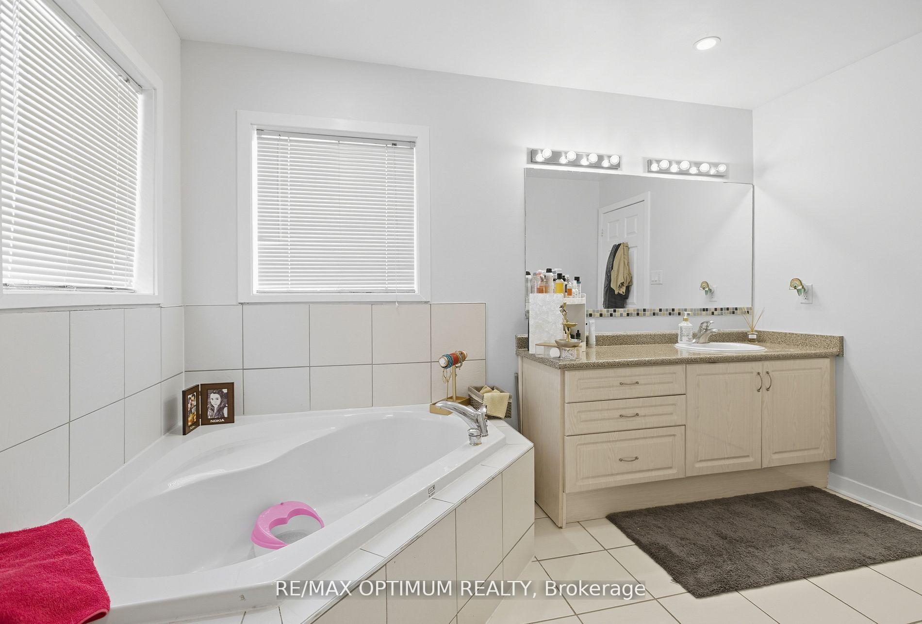 Photo 22 of 12 Robert Attersley Drive E, Whitby, Taunton North — HOMEH