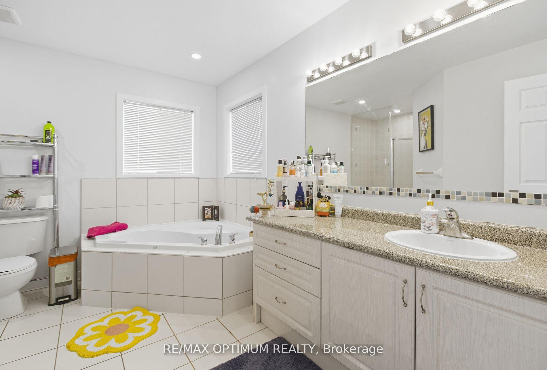 Photo 23 of 12 Robert Attersley Drive E, Whitby, Taunton North — HOMEH