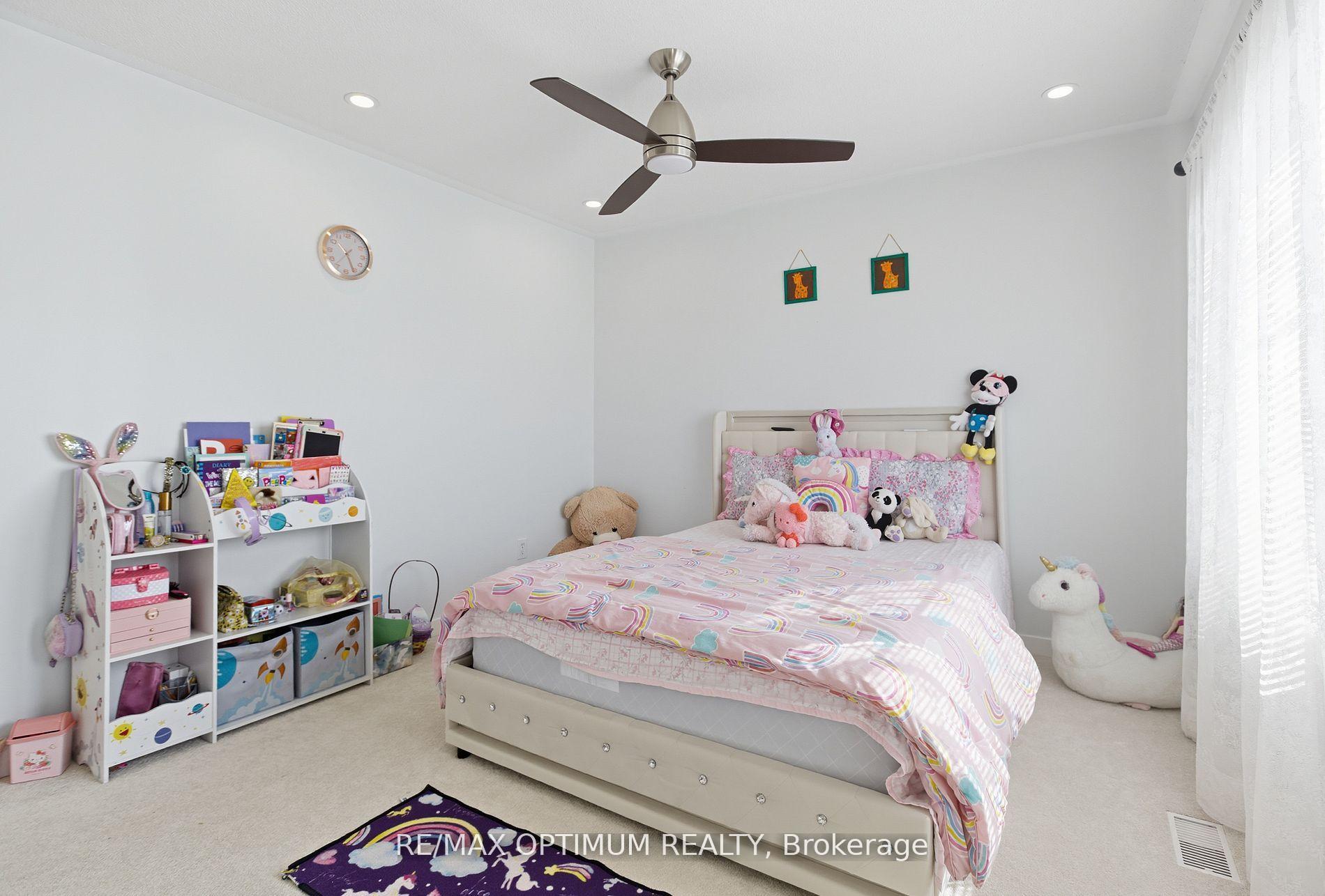 Photo 18 of 12 Robert Attersley Drive E, Whitby, Taunton North — HOMEH