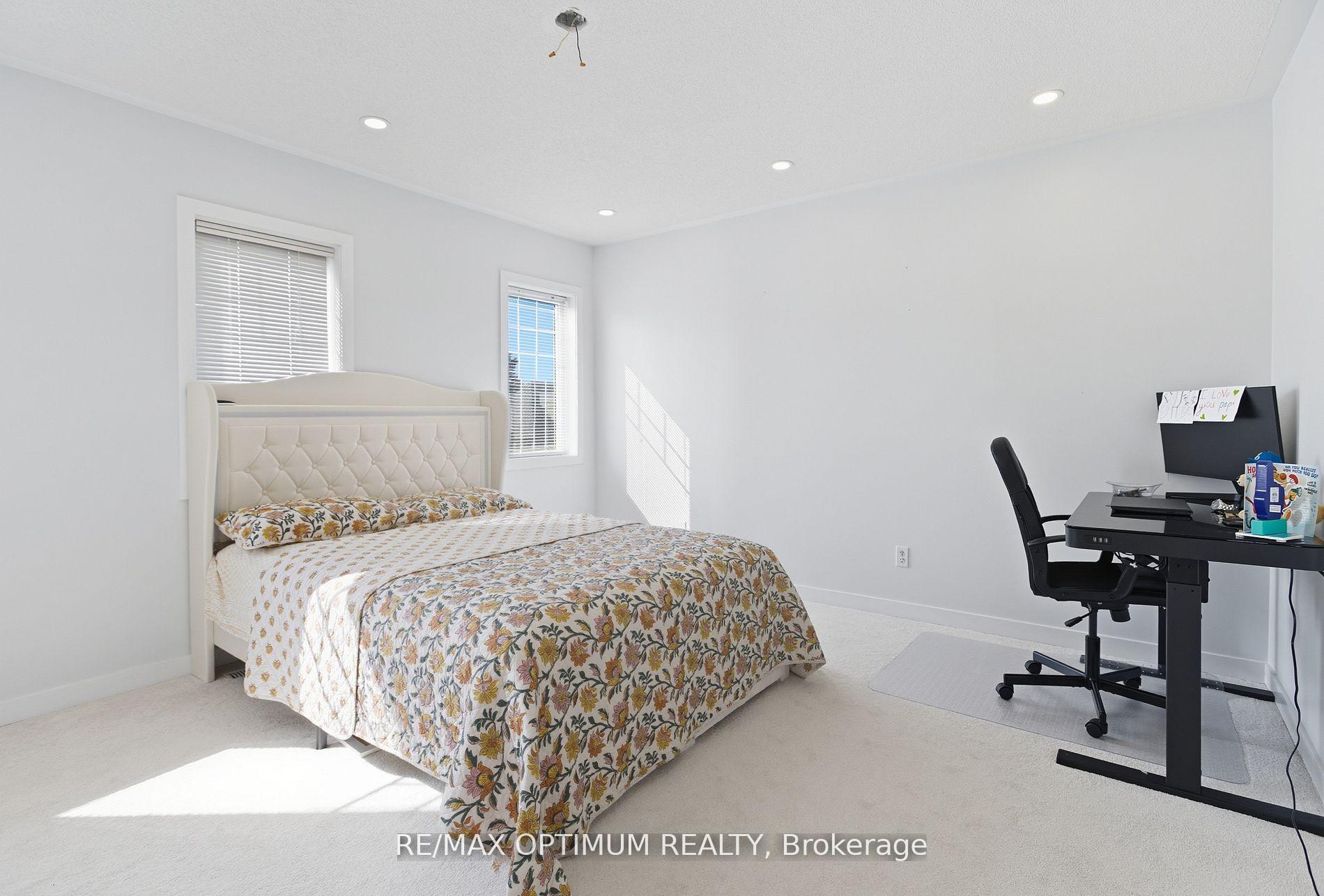 Photo 25 of 12 Robert Attersley Drive E, Whitby, Taunton North — HOMEH