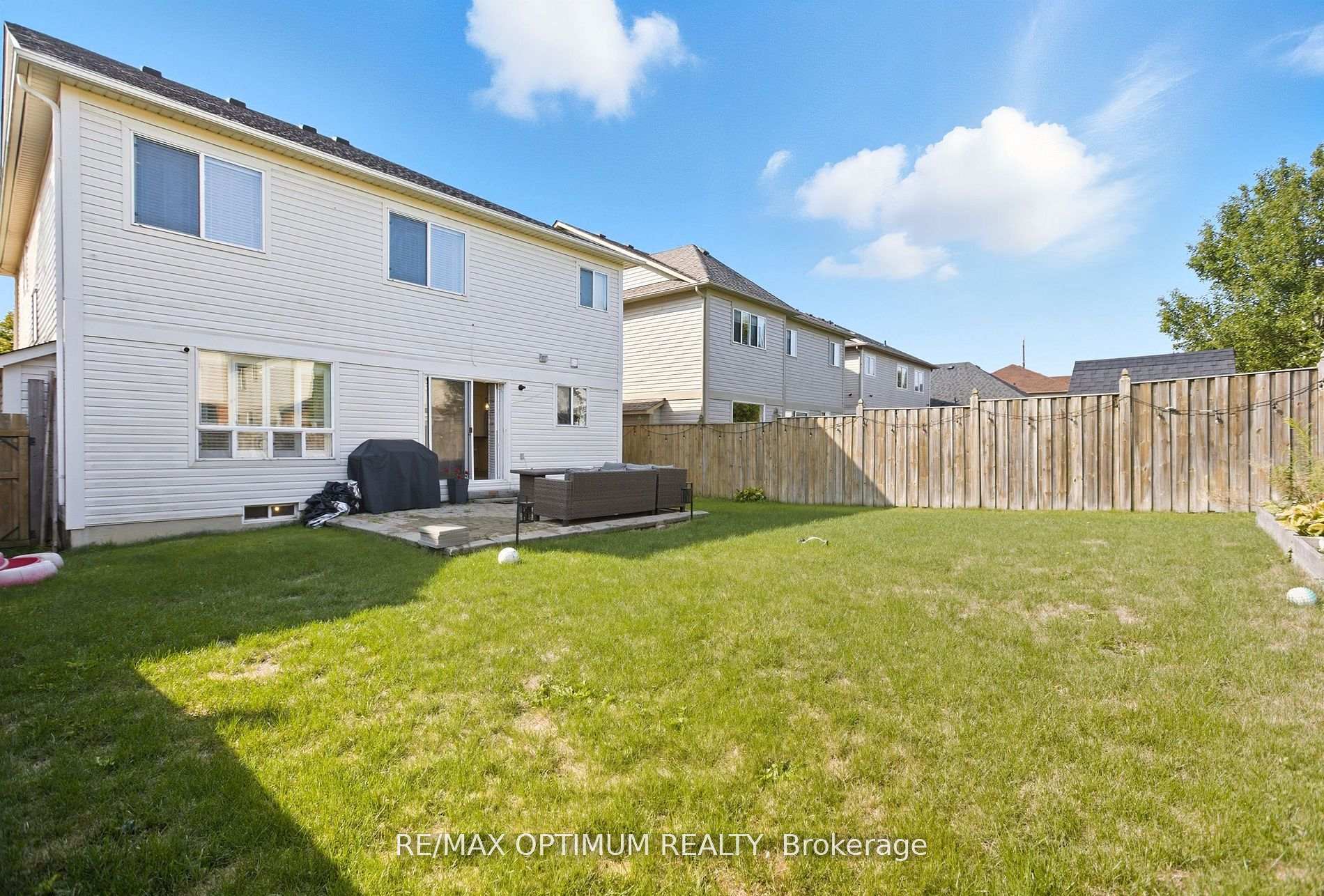 Photo 29 of 12 Robert Attersley Drive E, Whitby, Taunton North — HOMEH