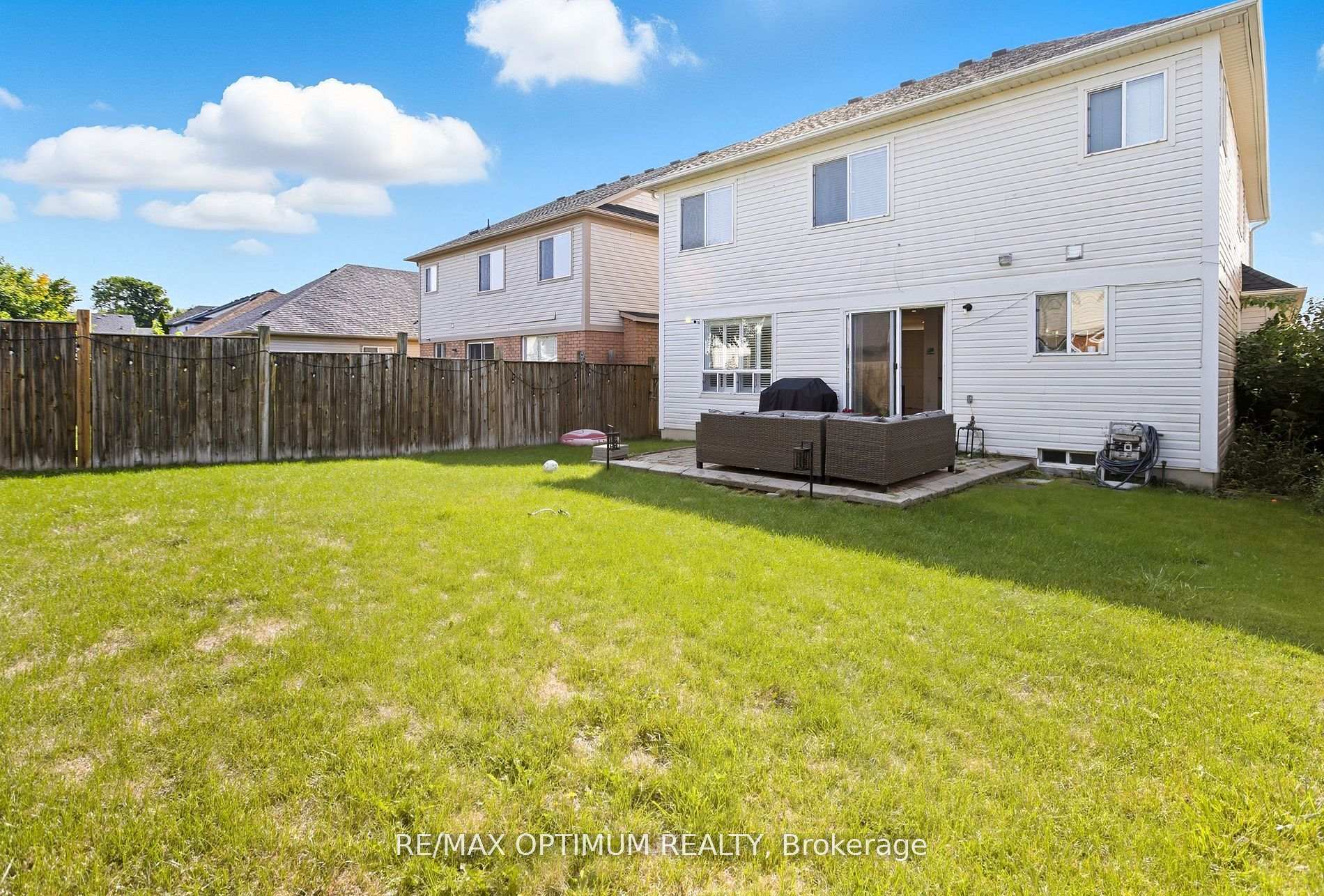 Photo 26 of 12 Robert Attersley Drive E, Whitby, Taunton North — HOMEH
