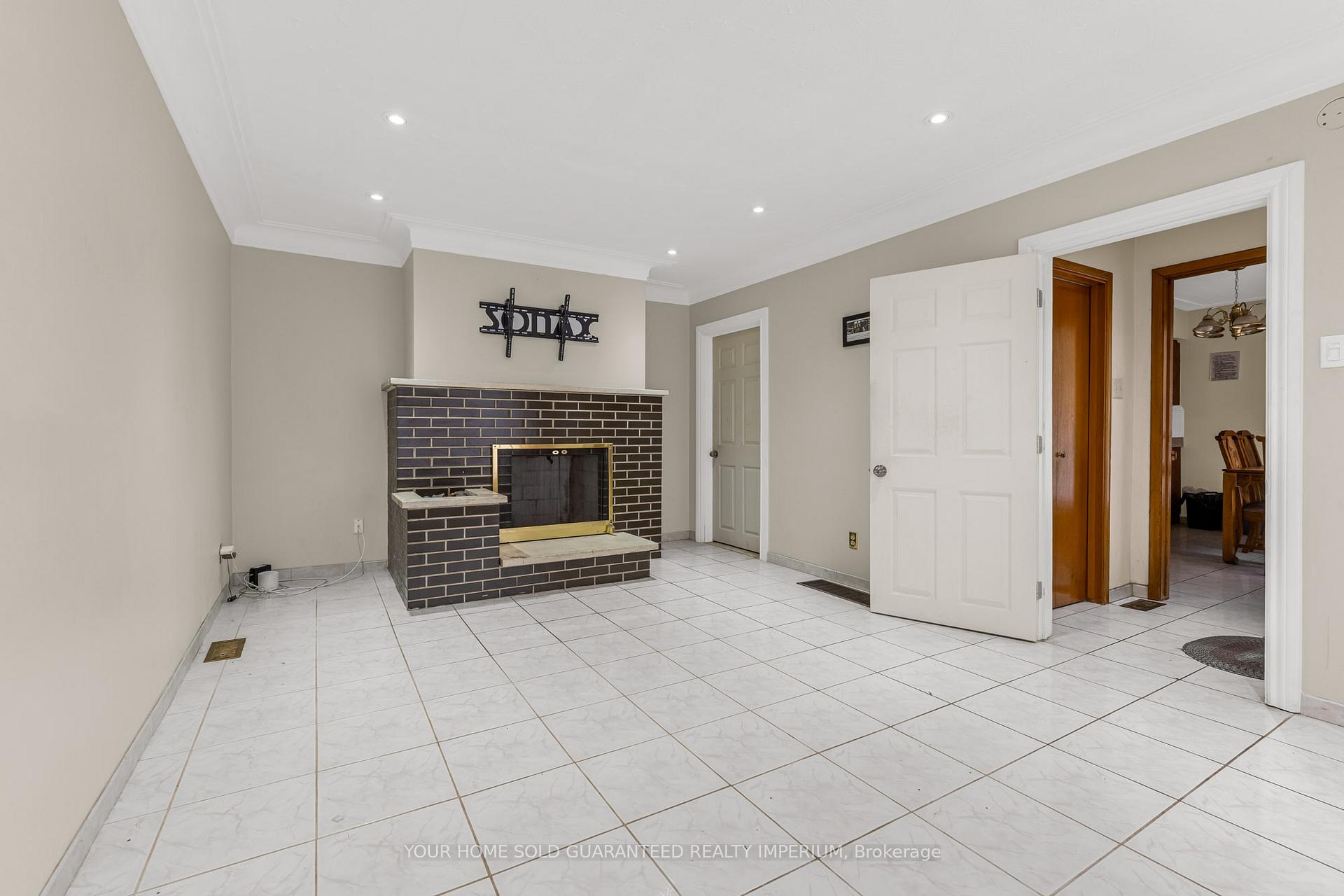 Photo 7 of 103 Briarwood Crescent, Hamilton, Buchanan — HOMEH