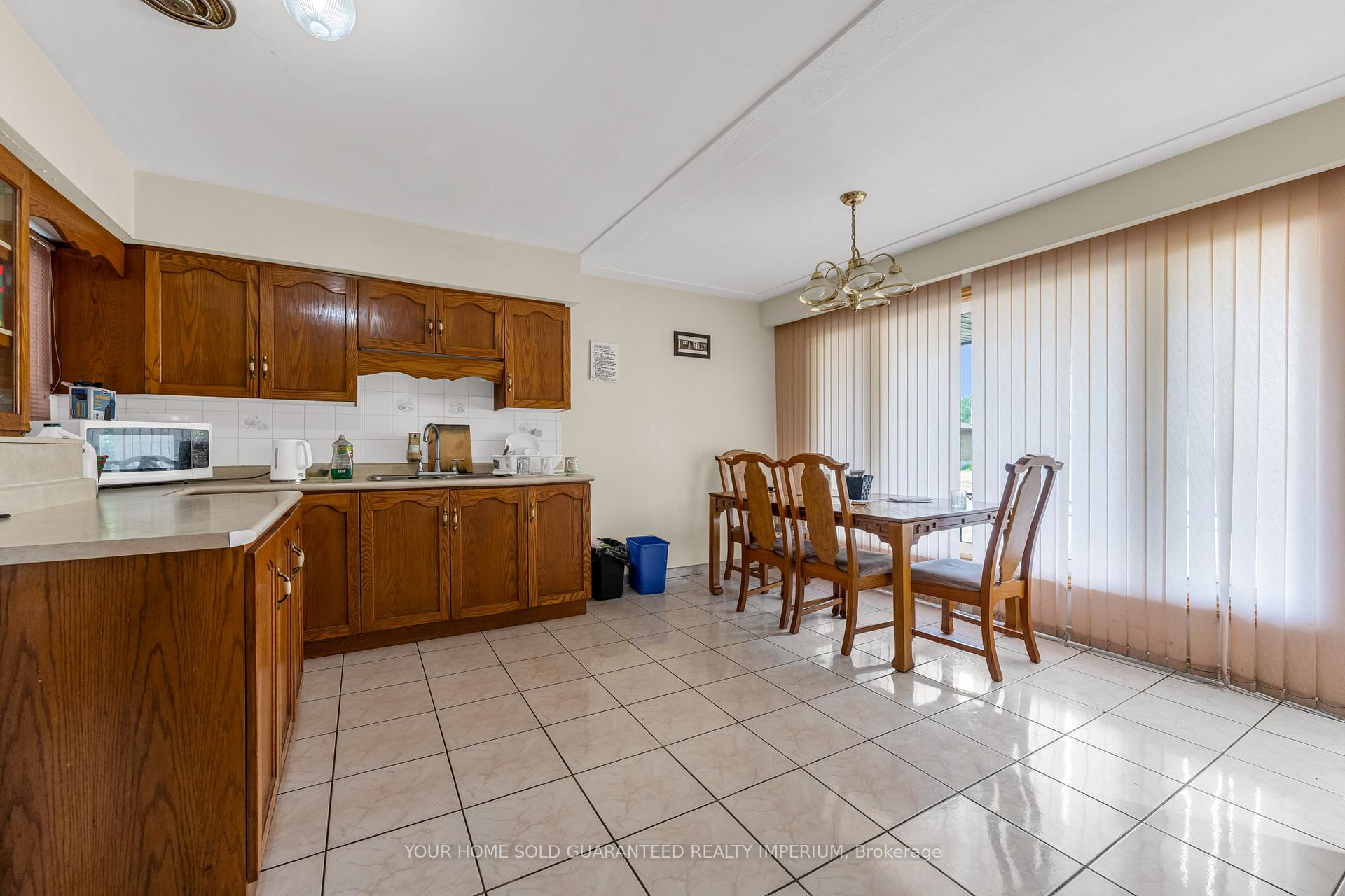 Photo 9 of 103 Briarwood Crescent, Hamilton, Buchanan — HOMEH
