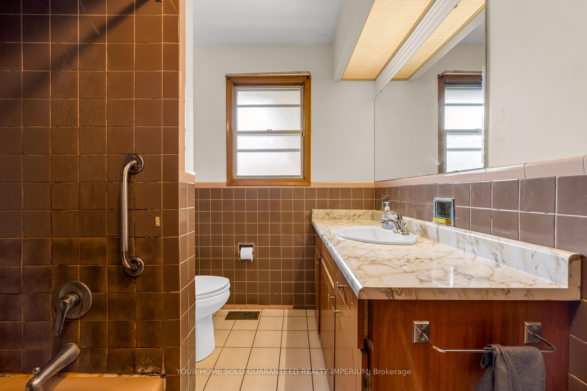 Photo 3 of 103 Briarwood Crescent, Hamilton, Buchanan — HOMEH