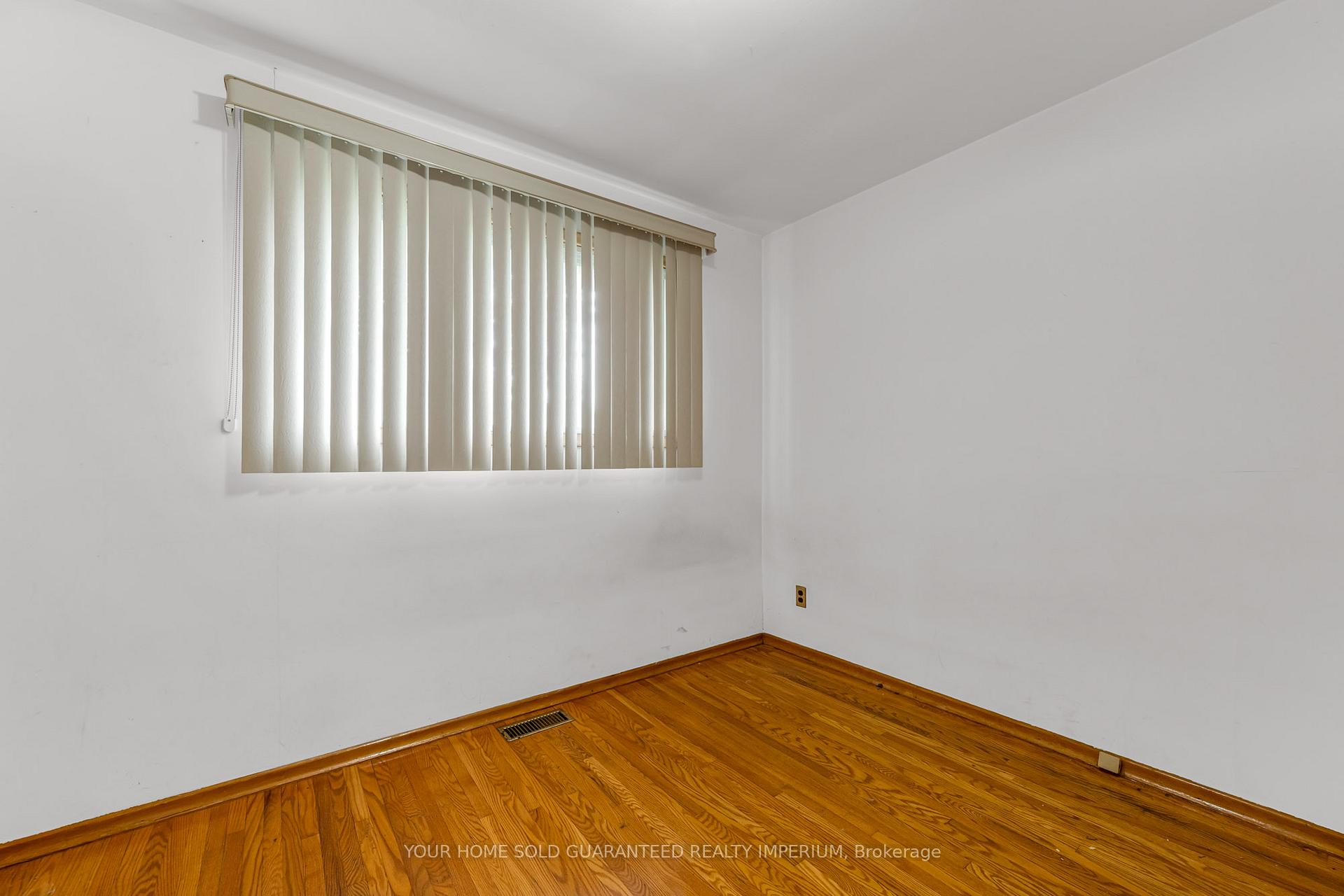 Photo 6 of 103 Briarwood Crescent, Hamilton, Buchanan — HOMEH