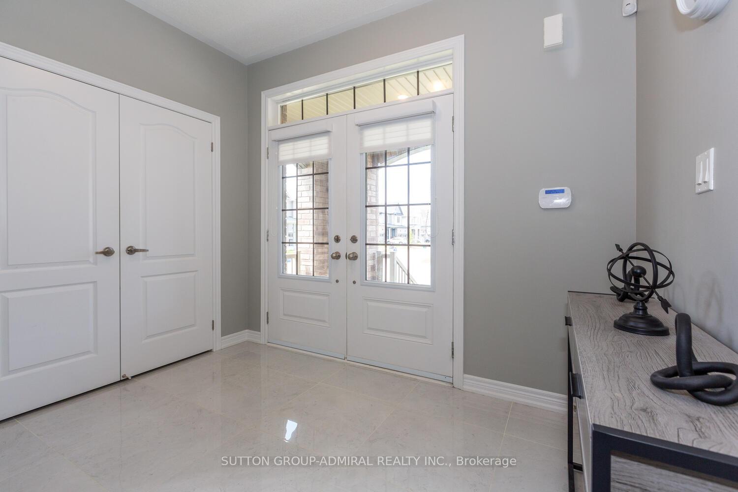 Photo 3 of 53 Pietrowski Drive, Georgina, Keswick North — HOMEH