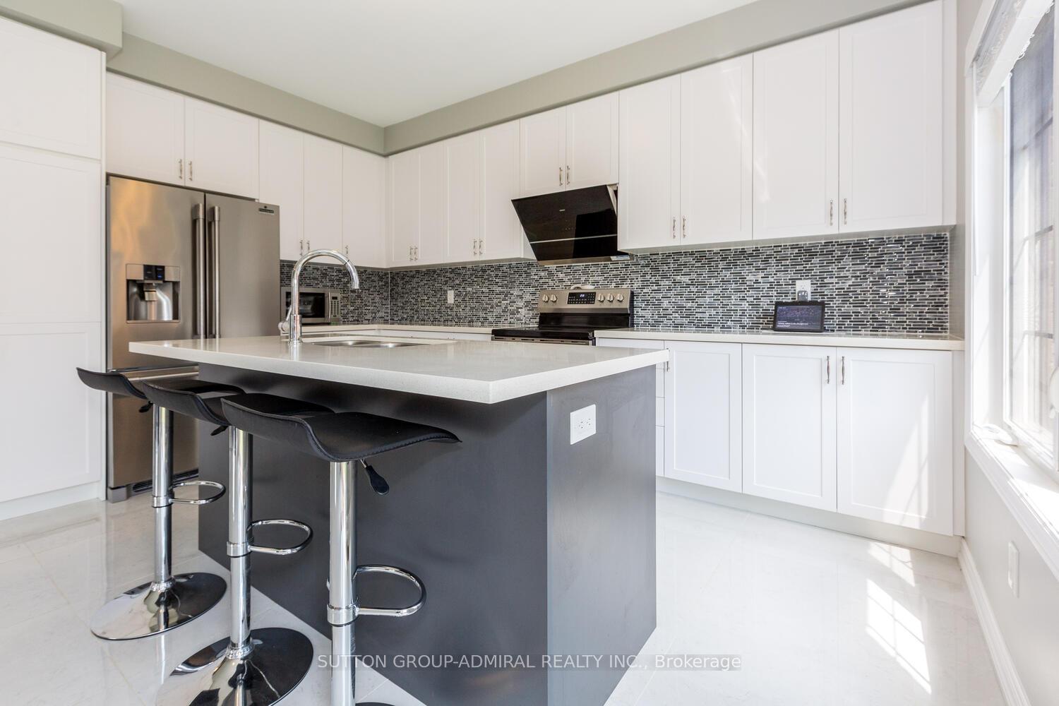 Photo 12 of 53 Pietrowski Drive, Georgina, Keswick North — HOMEH