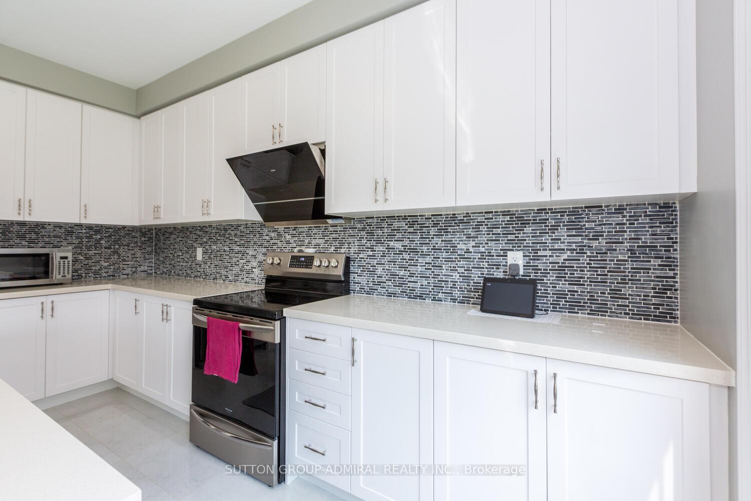 Photo 14 of 53 Pietrowski Drive, Georgina, Keswick North — HOMEH