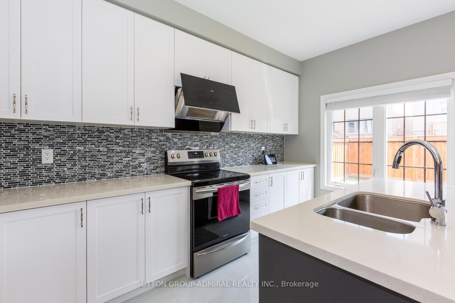 Photo 13 of 53 Pietrowski Drive, Georgina, Keswick North — HOMEH