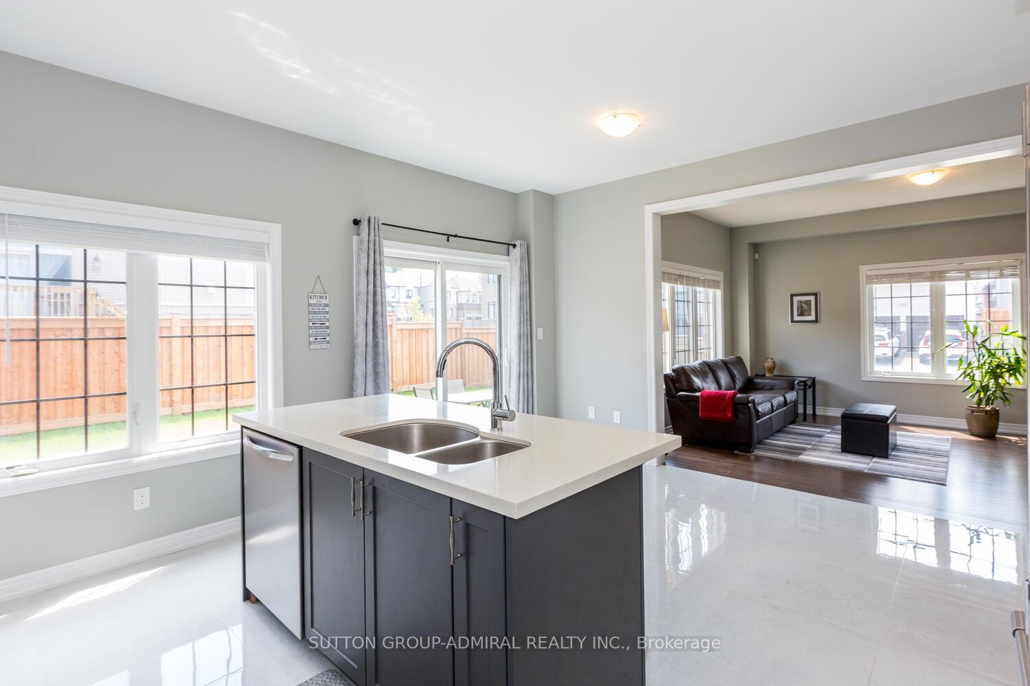 Photo 15 of 53 Pietrowski Drive, Georgina, Keswick North — HOMEH