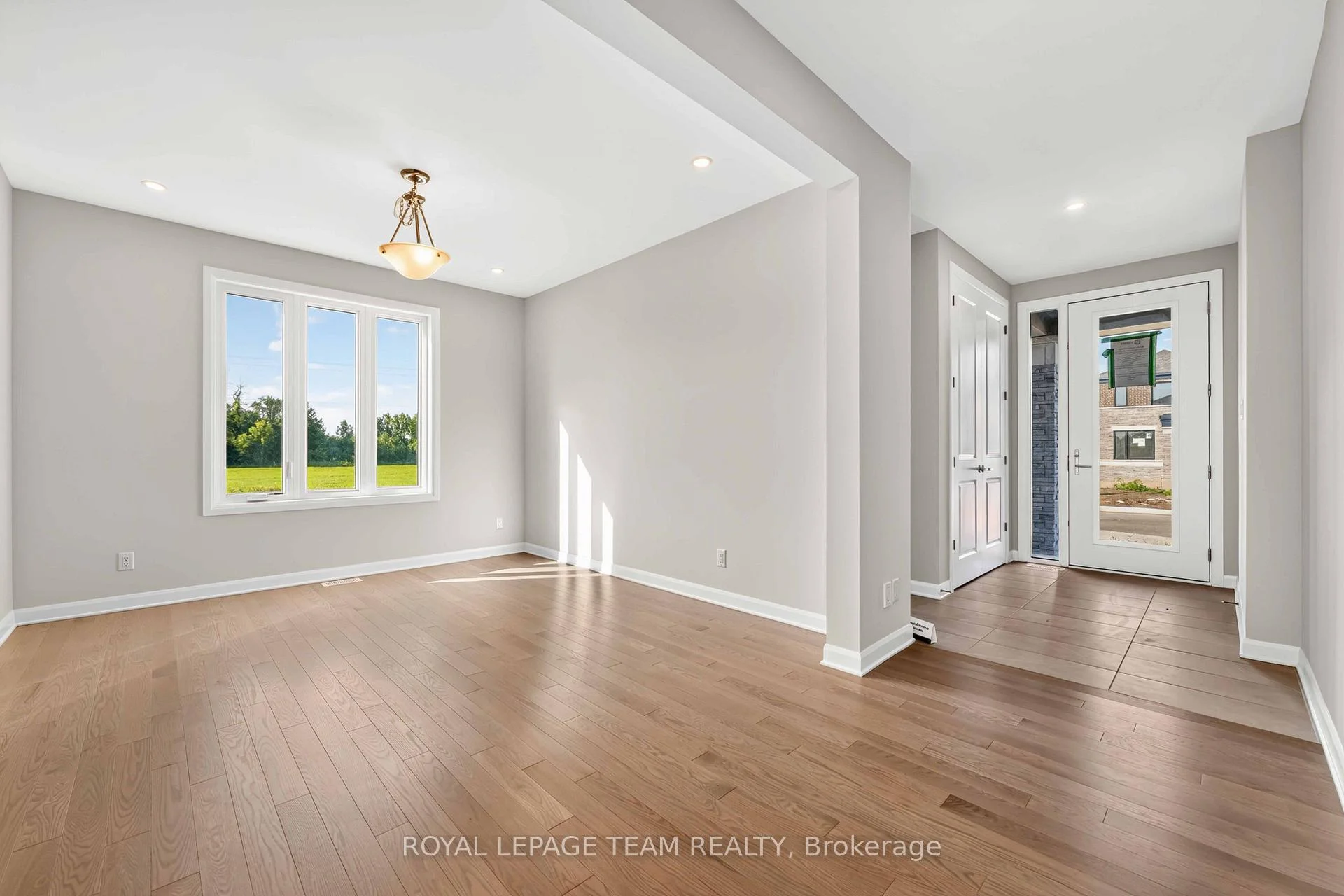 Photo 4 of 2000 Wanderer Avenue, Ottawa, Mahogany Community — HOMEH