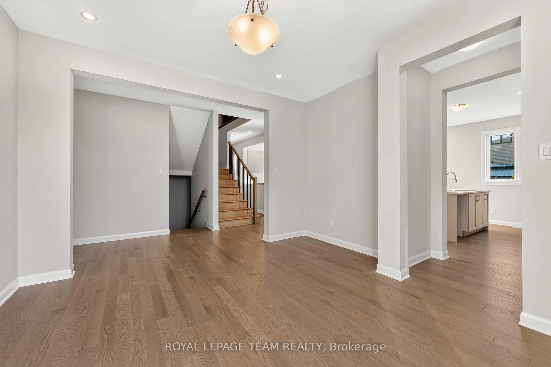 Photo 5 of 2000 Wanderer Avenue, Ottawa, Mahogany Community — HOMEH