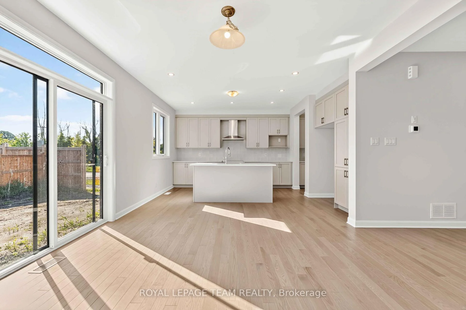 Photo 8 of 2000 Wanderer Avenue, Ottawa, Mahogany Community — HOMEH