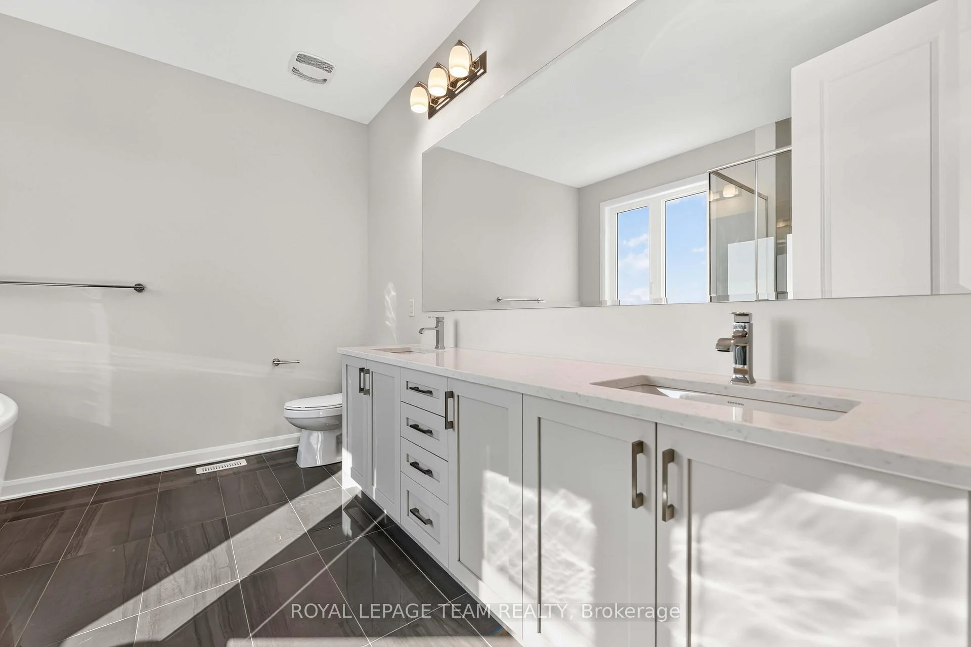 Photo 9 of 2000 Wanderer Avenue, Ottawa, Mahogany Community — HOMEH