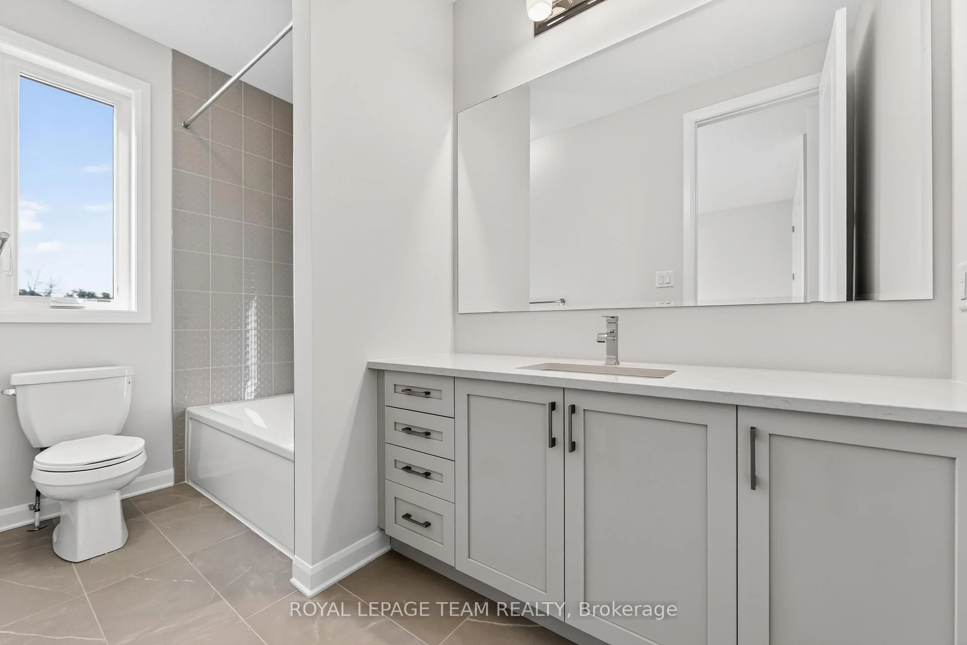 Photo 11 of 2000 Wanderer Avenue, Ottawa, Mahogany Community — HOMEH