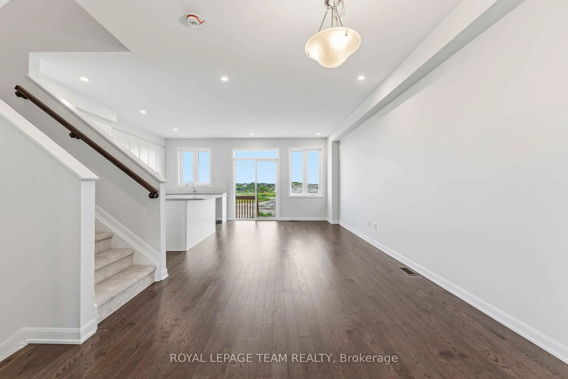 Photo 4 of 764 Fairline Row, Ottawa, Kanata - Emerald Meadows/Trailwest — HOMEH