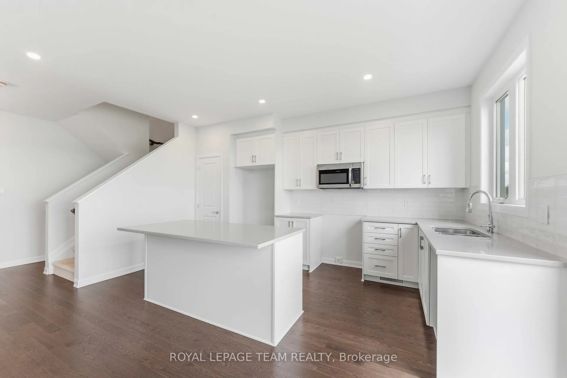 Photo 7 of 764 Fairline Row, Ottawa, Kanata - Emerald Meadows/Trailwest — HOMEH