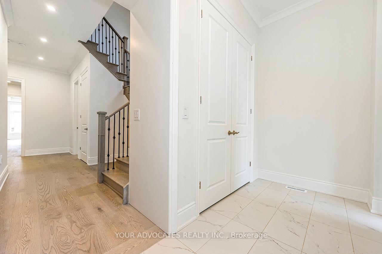 Photo 3 of 137 Timber Creek Boulevard, Vaughan, Kleinburg — HOMEH