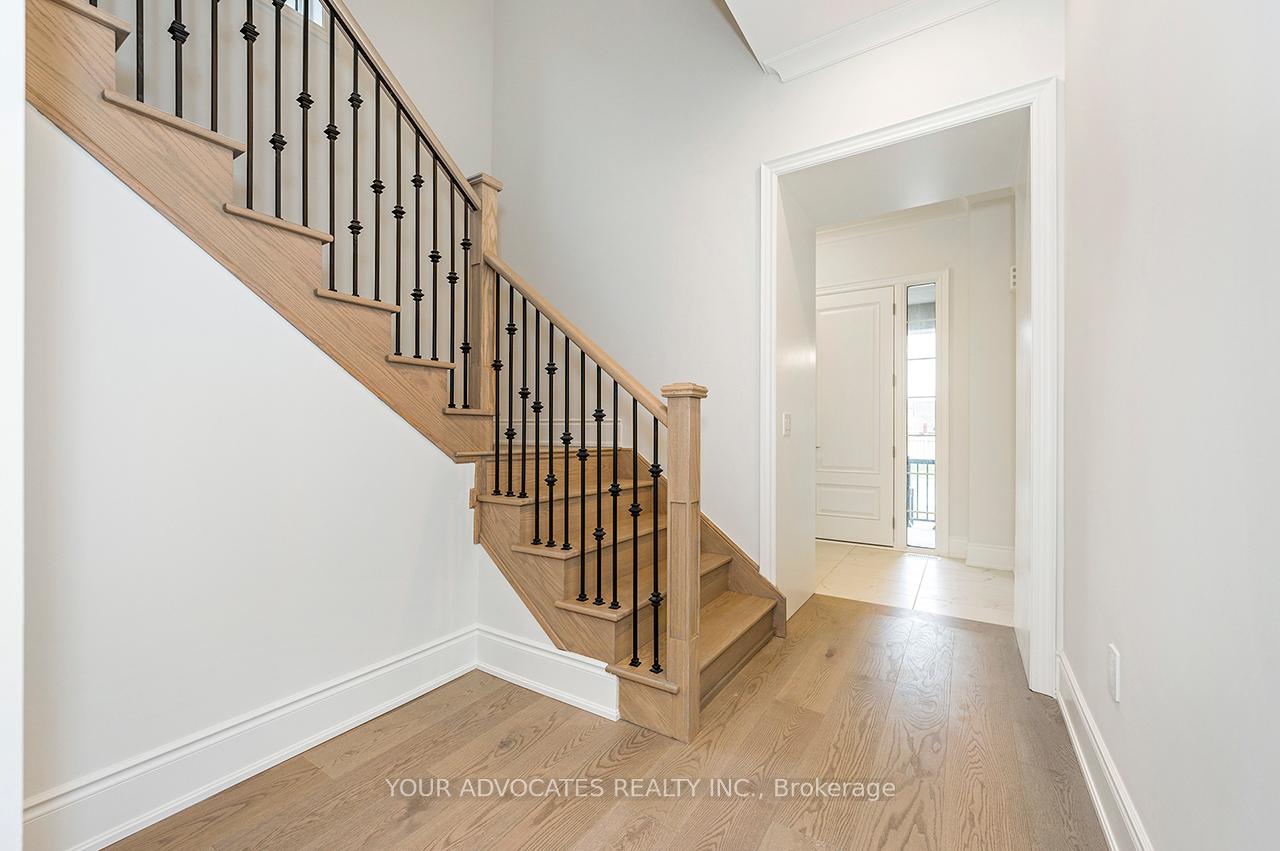 Photo 4 of 137 Timber Creek Boulevard, Vaughan, Kleinburg — HOMEH