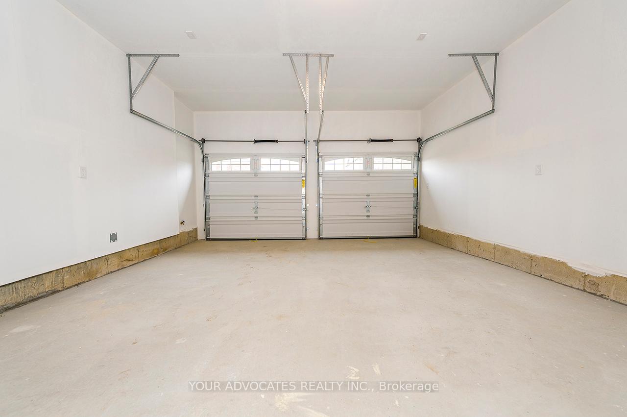 Photo 10 of 137 Timber Creek Boulevard, Vaughan, Kleinburg — HOMEH